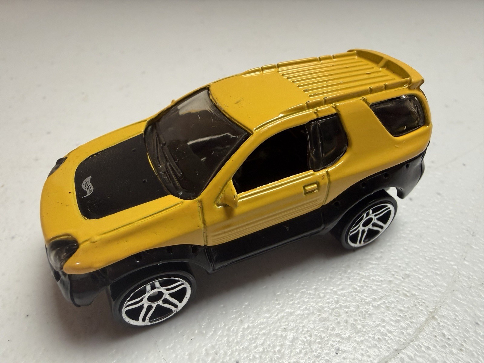 Hot Wheels Isuzu VehiCROSS 2001 Mainline #144 Yellow PR5s CLEAN COMBINE SHIPPING