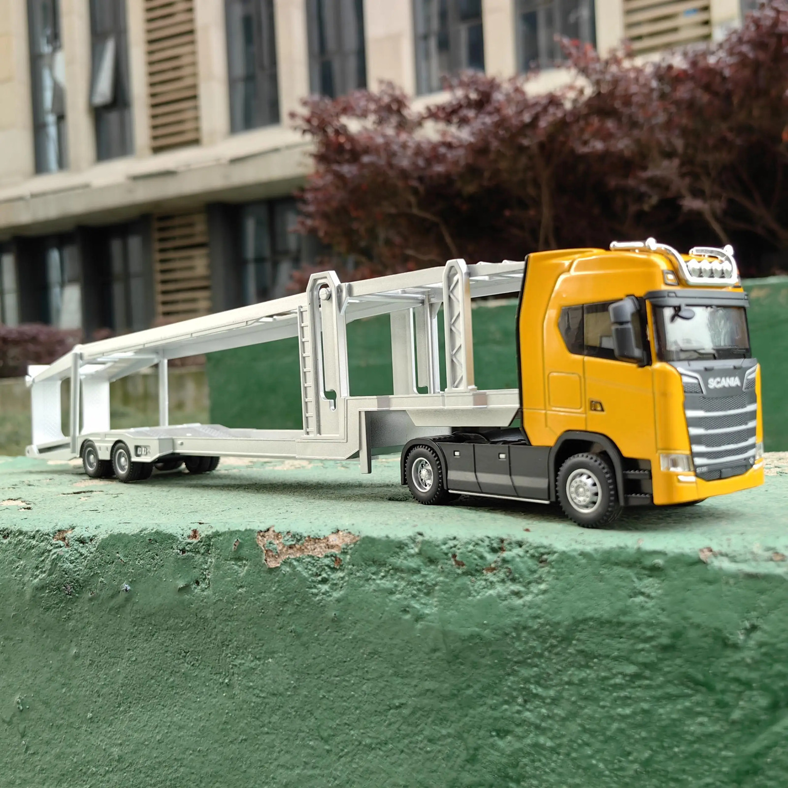 1:50 Scale Alloy Diecast Truck Model with Sound and Light for Kids