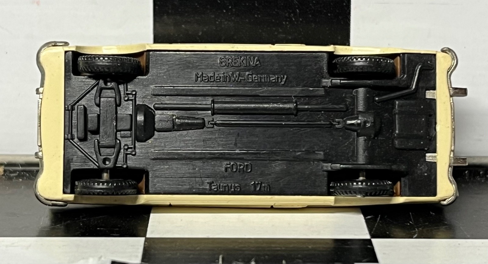 Brekina Old Timer Ford Taunus 17m Wagon 1:87 Scale HO (HO600)