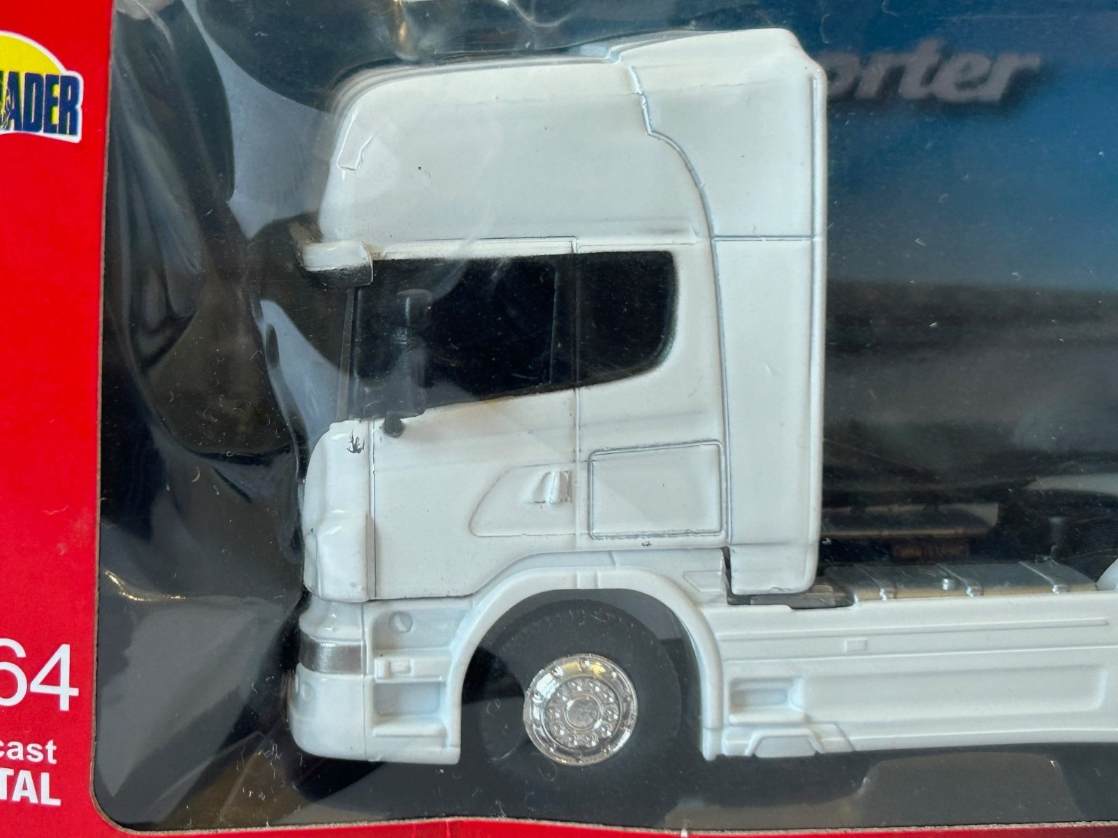 Scania Tractor Unit Lorry Model Diecast Toy 1:64 Scale Welly-CREASED BOX