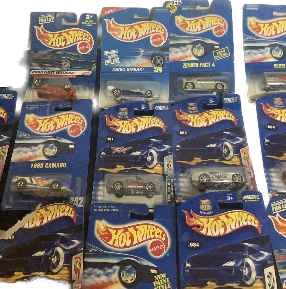 Hot Wheels Bundle – Set of 33 Assorted Cars – (PLEASE SEE PHOTOS) (9250618)