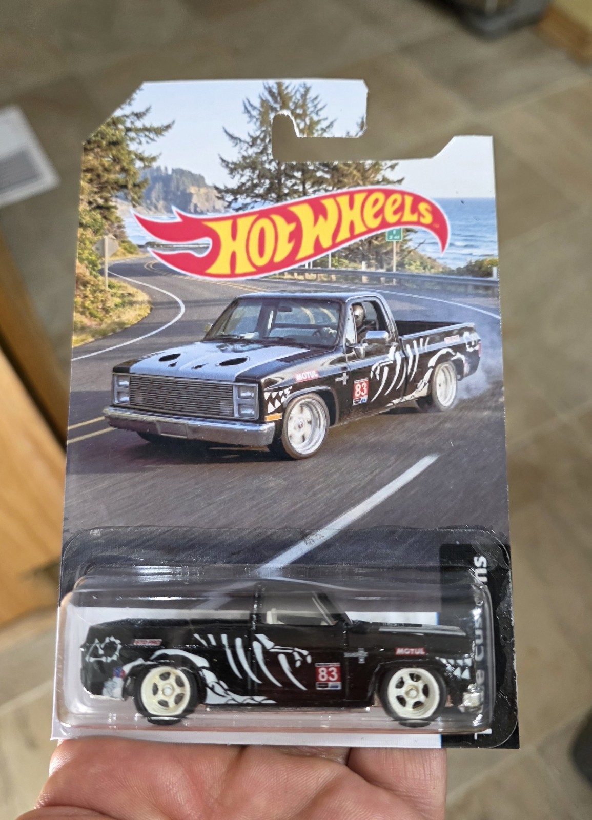 Hot Wheels CUSTOM Chevrolet Silverado ’83 ROXY Skeleton REAL RIDER’S