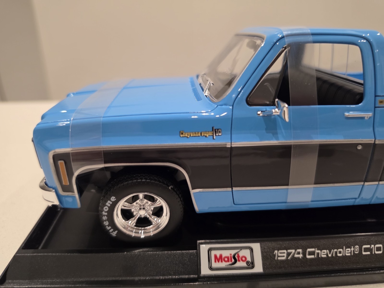 1974 Chevrolet C10 Cheyenne Super 1:18 Diecast Pickup Truck by Maisto New in Box