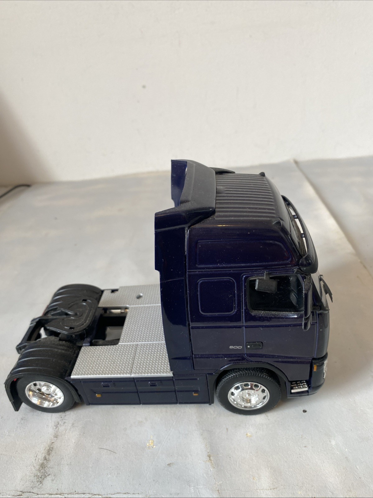Welly 1/32 Volvo FH12 Tractor Unit