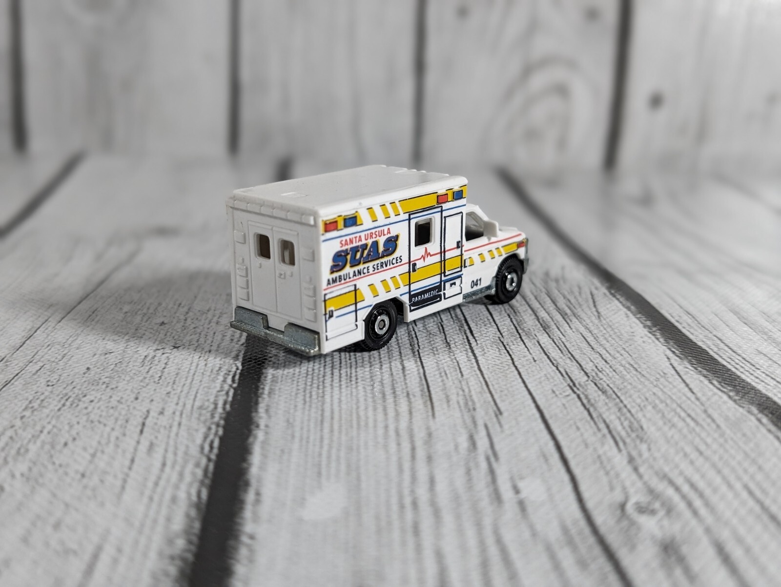 Matchbox Ford E-350 E350 Ambulance Santa Ursula SUAS 2009 MB944 EMS car diecast