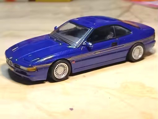 1:64 BMW 850CSI Diecast Alloy Model Car – High-Detail Display Collectible