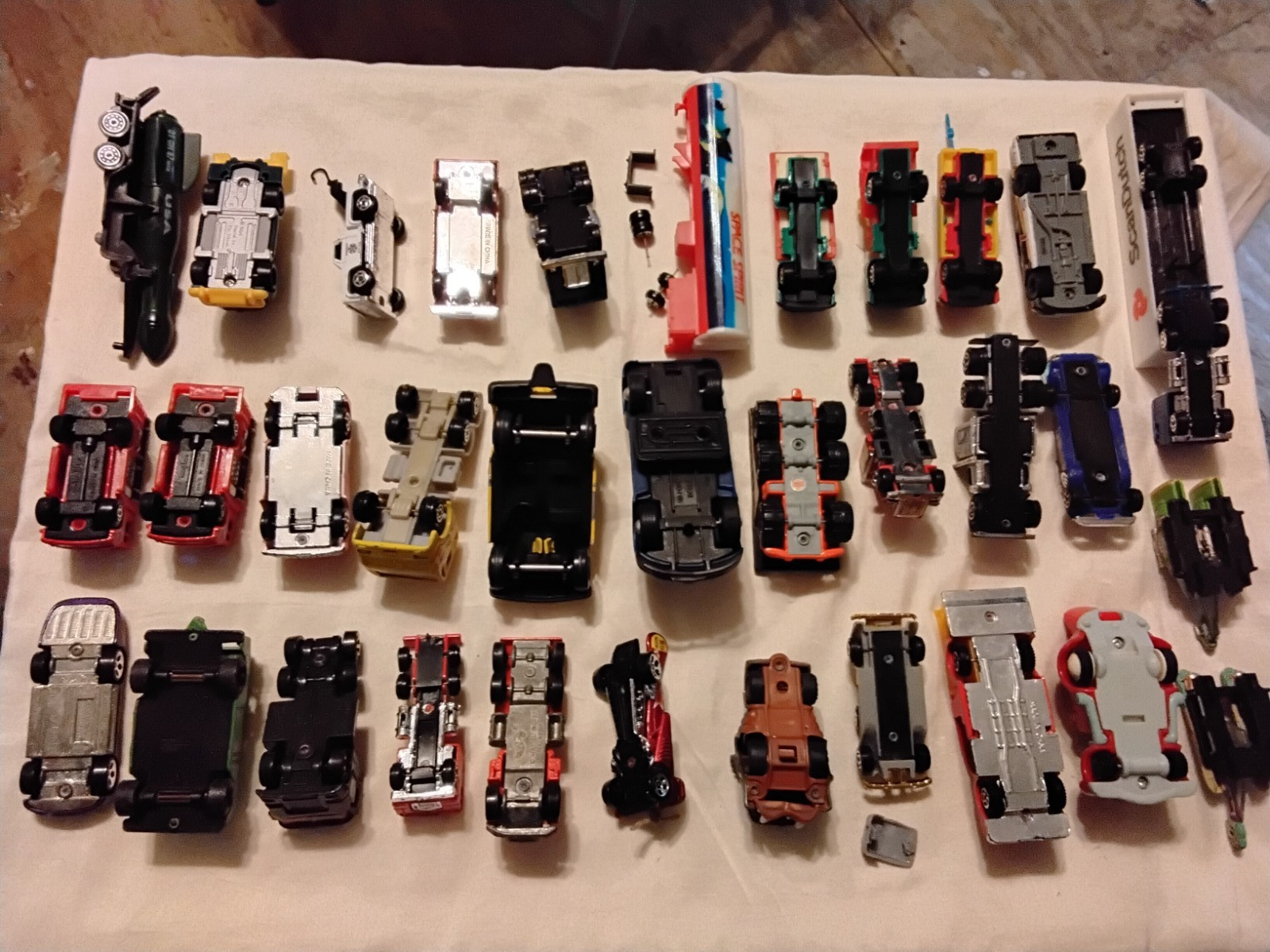 used car lot die cast metal and plastic mix 90s 33pc