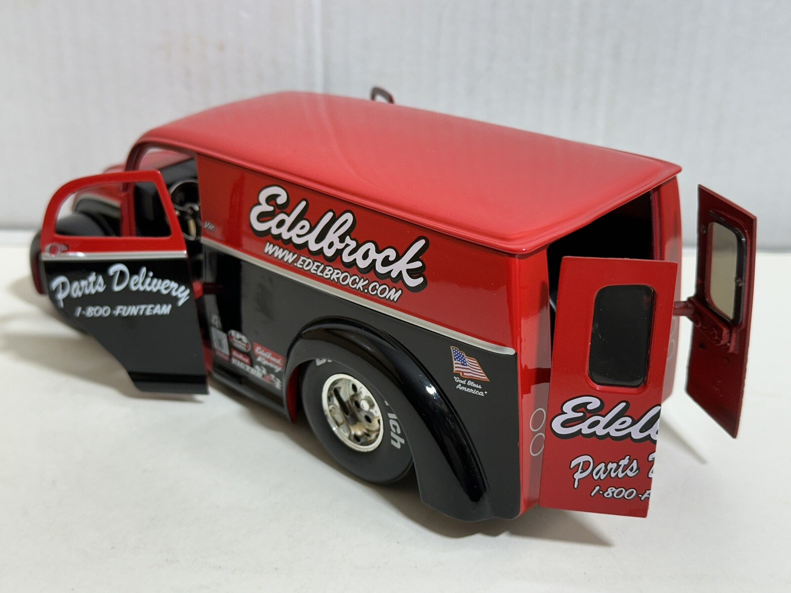 JADA DUB DIV CRUISER EDELBROCK RED / BLACK 1:24 DIECAST MODEL CAR NEW NO BOX