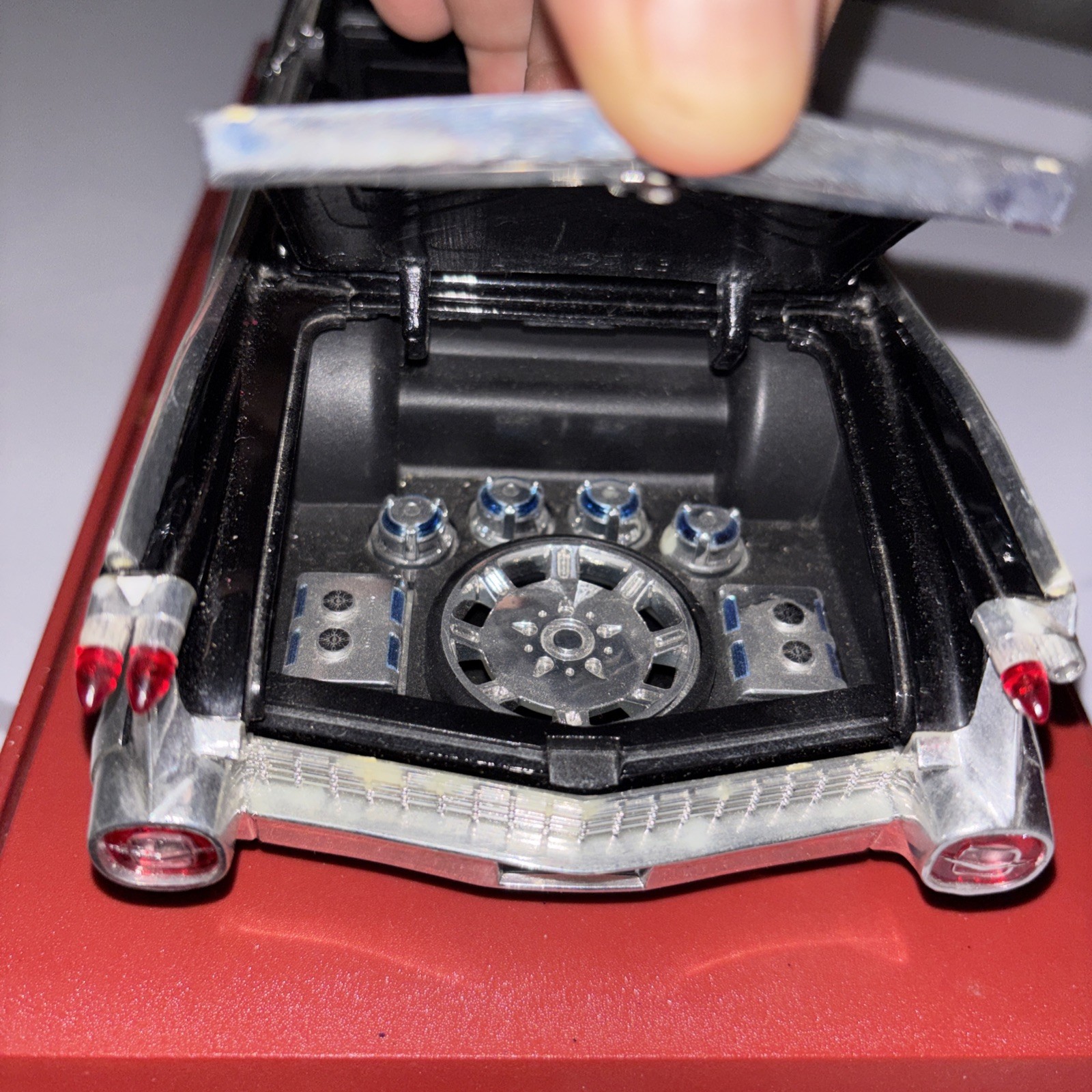 Maisto 1:18 1959 Cadillac Eldorado Biarritz Custom Shop Black with Stand