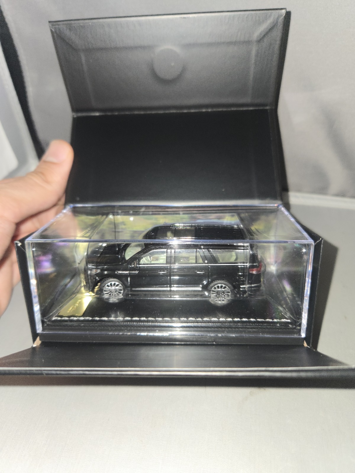 WTX 1:64 Lincoln Navigator SUV Black In Arylic Case.