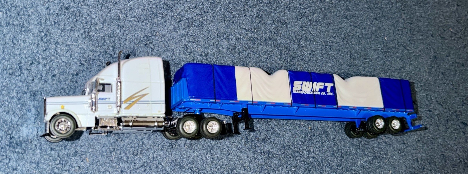 Speccast 1/64 Die Cast Swift Transportation Freightliner Classic XL / #36503