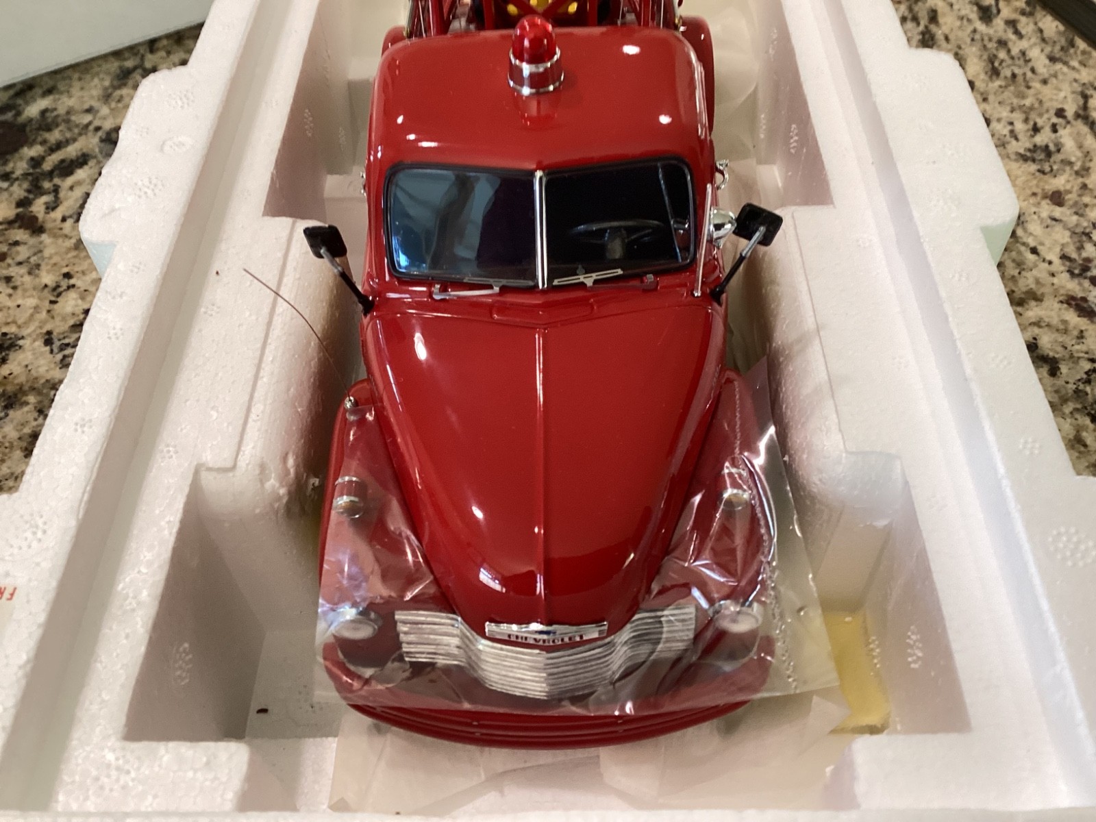1/24 Danbury Mint 1953 Chevrolet Wrecker Red w/Graphics