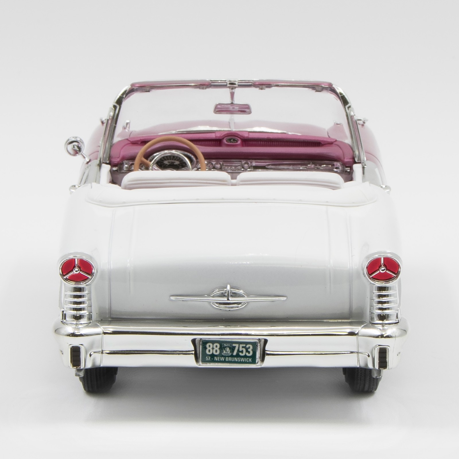Yat Ming Road Signature Series 1:18 Diecast 1957 Oldsmobile Super 88 in Purple