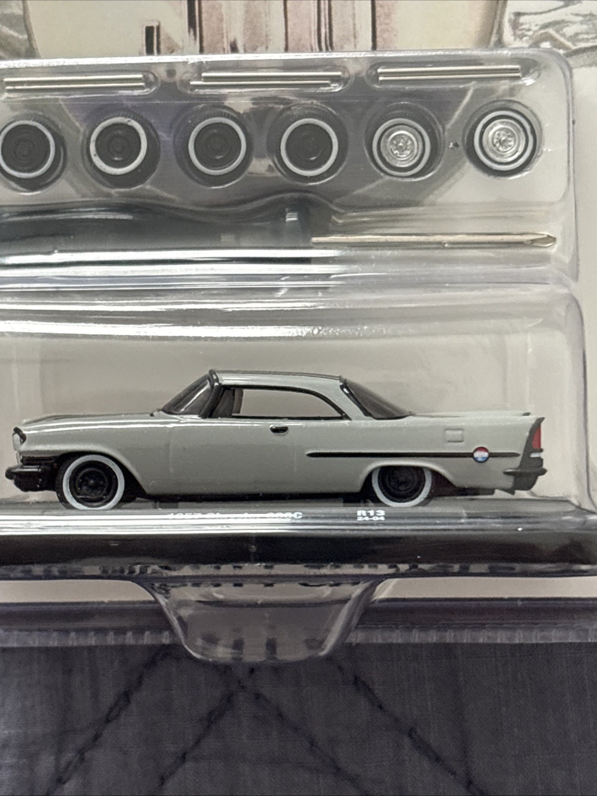 M2 Machines Auto-Wheels R13 – 1957 Chrysler 300C – 1:64 Scale 34001 **CHASE**