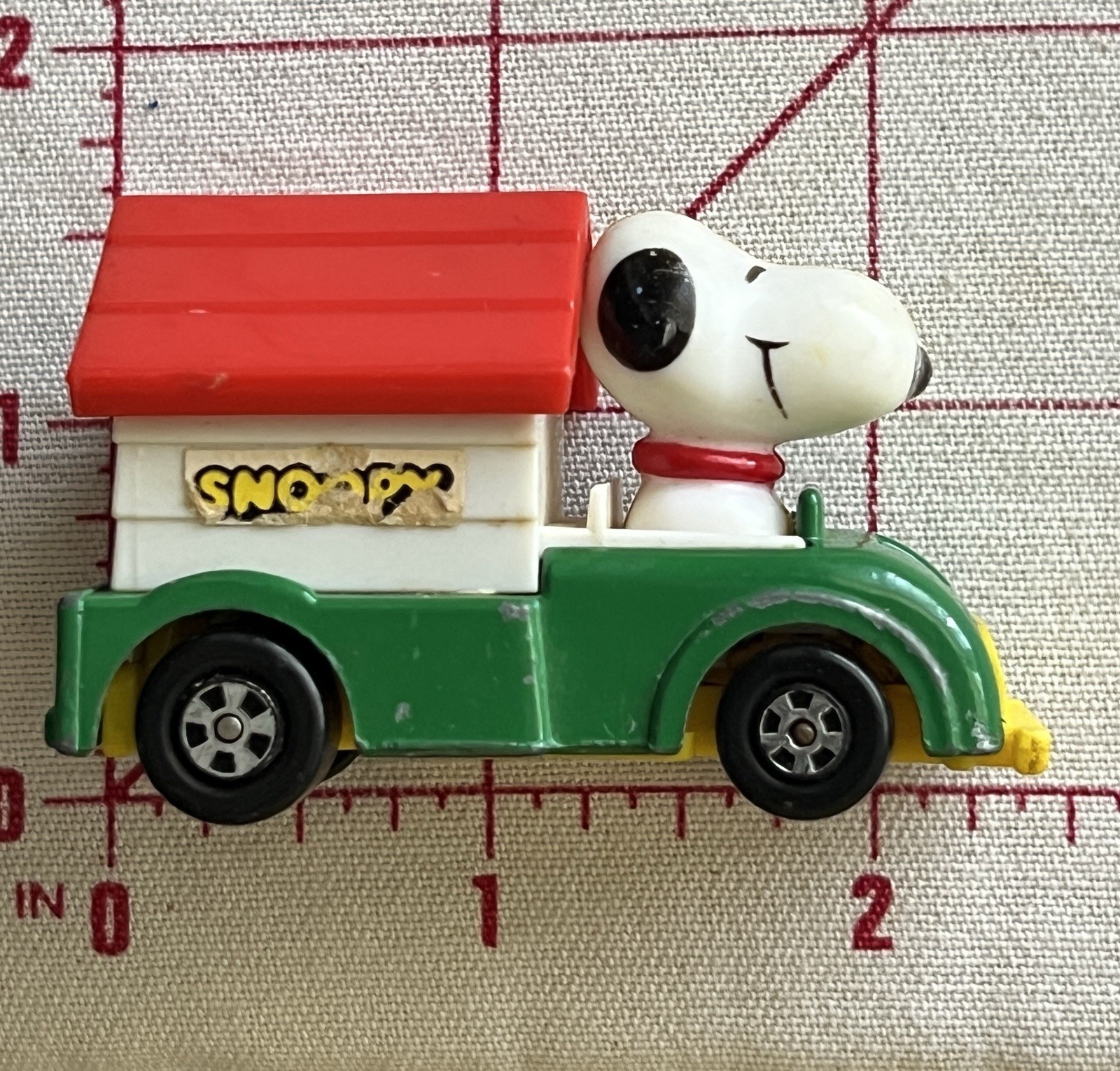 Vintage 1966 Aviva Snoopy Peanuts Mini Doghouse Truck Diecast/Plastic Hong Kong