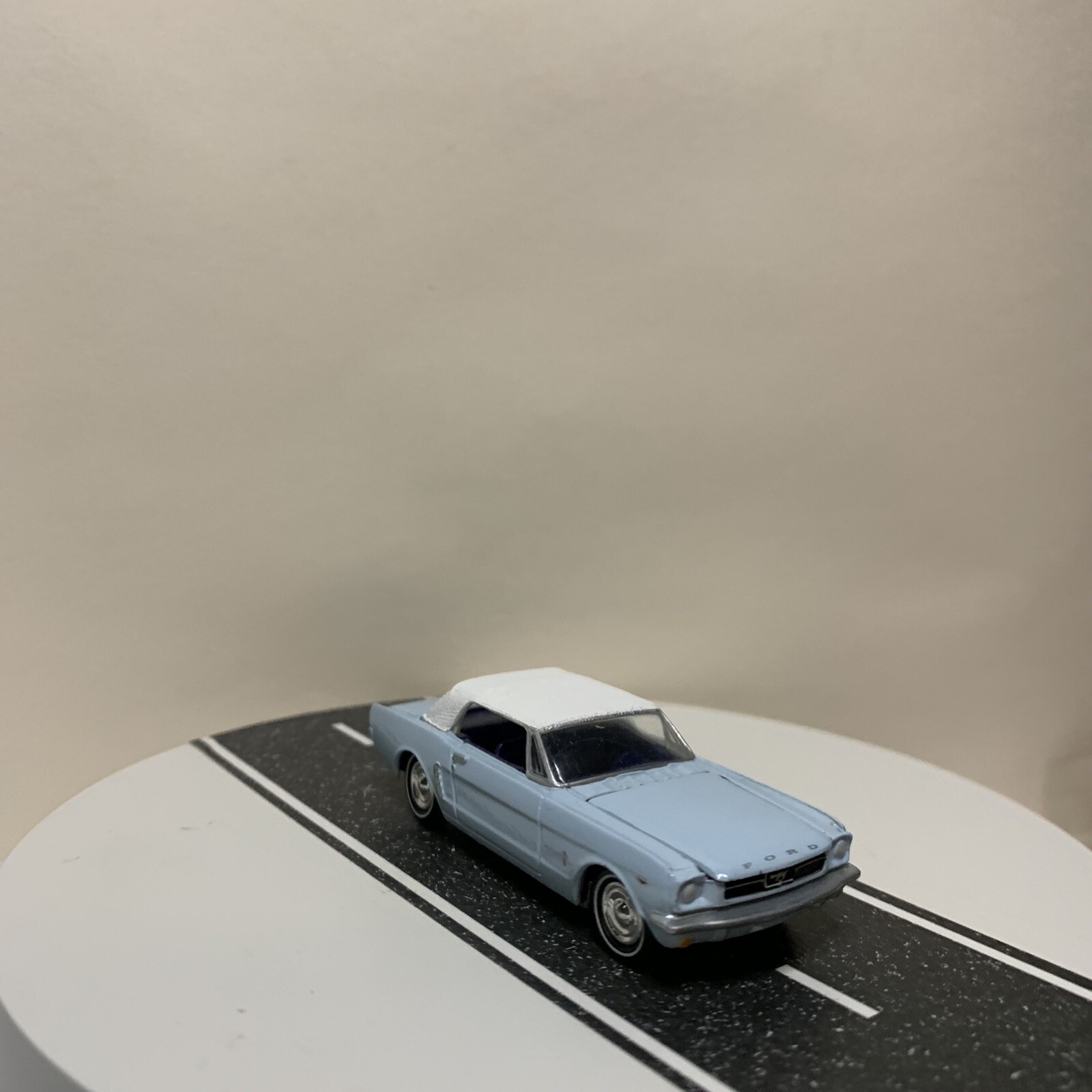 Johnny Lightning James Bond 007 Thunderball Light Blue Ford Mustang Convertible