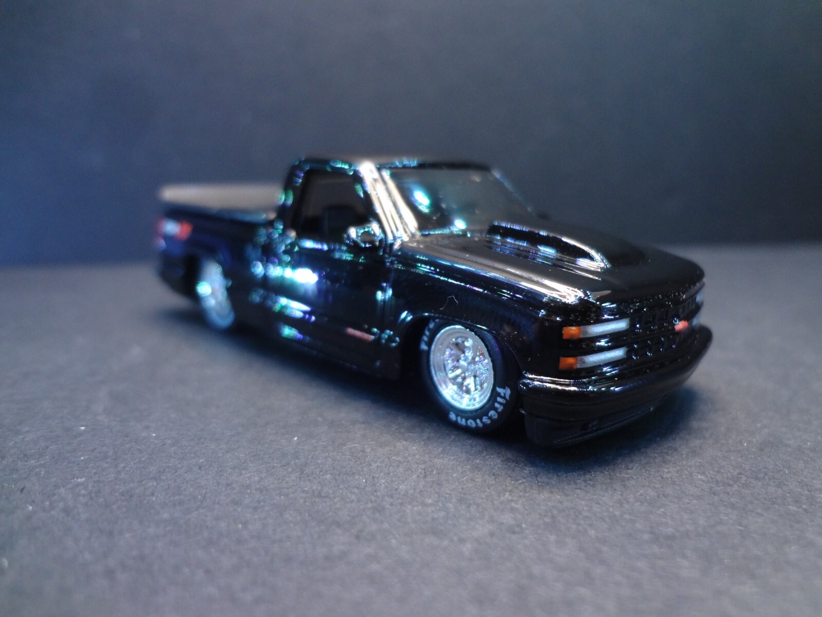MaisTo 1993 Chevrolet 454 SS Pickup black w/ removable bed cover – Loose 1:64