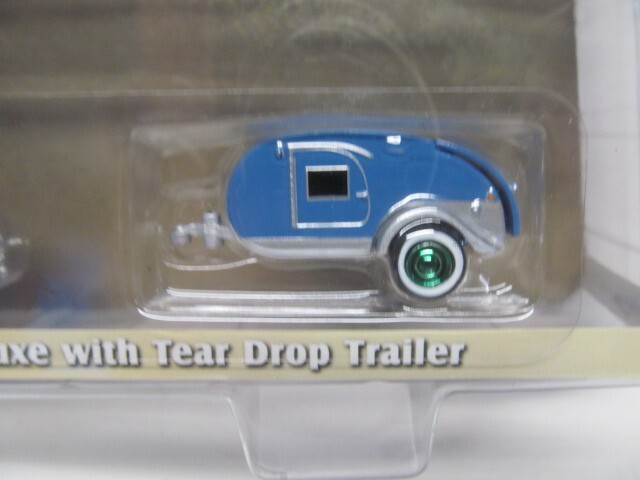 Greenlight Hitch &Tow GREEN MACHINE – ’42 Ford Fordor Super Deluxe w/Tear Drop