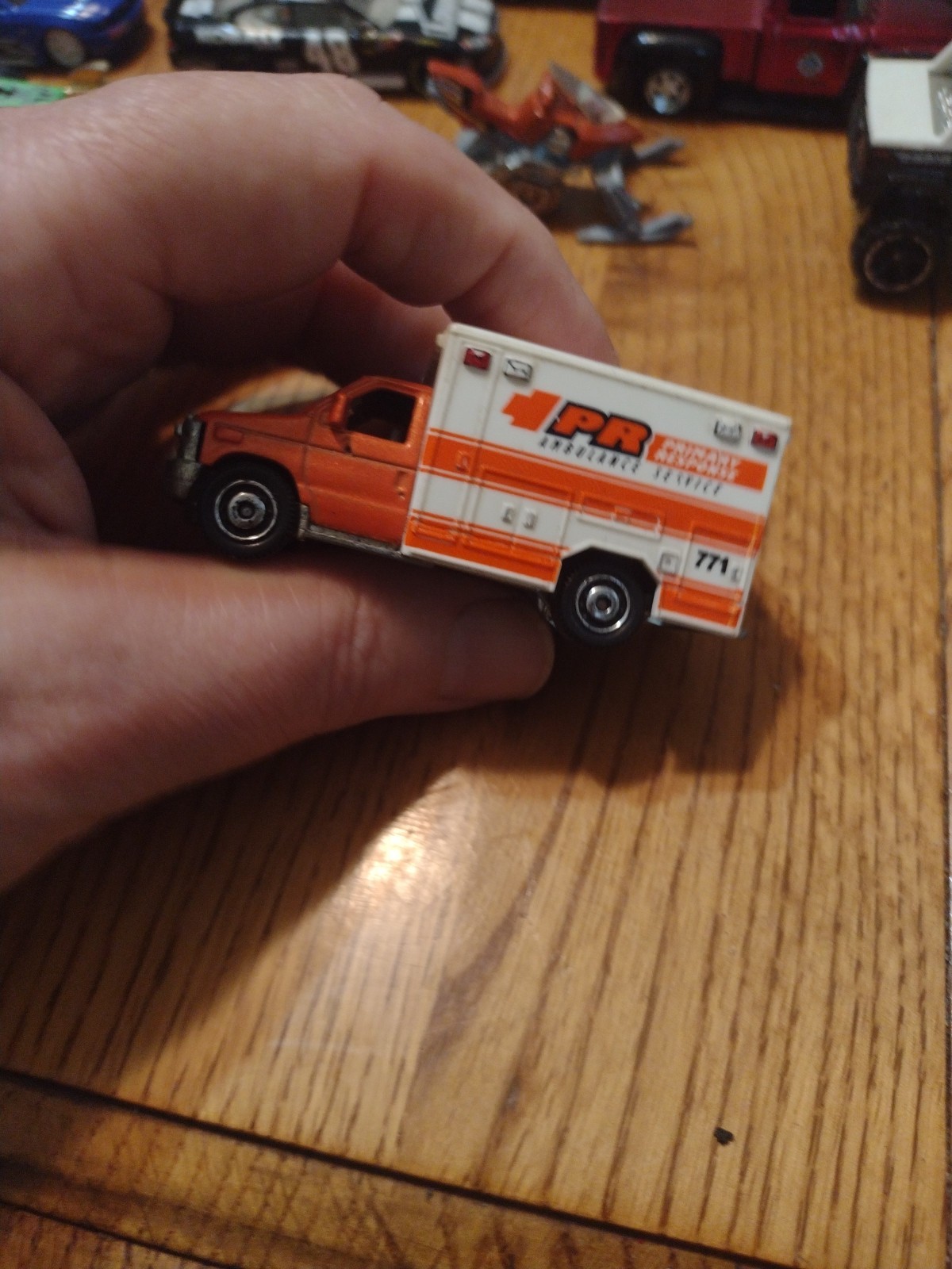 2009 Matchbox Ford E-350 Ambulance K16