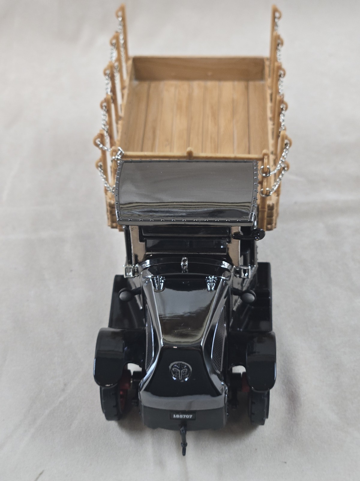 Ertl Collectibles 1918 Mack AC Bulldog Flatbed Truck Texaco 1:32 Diecast NIB