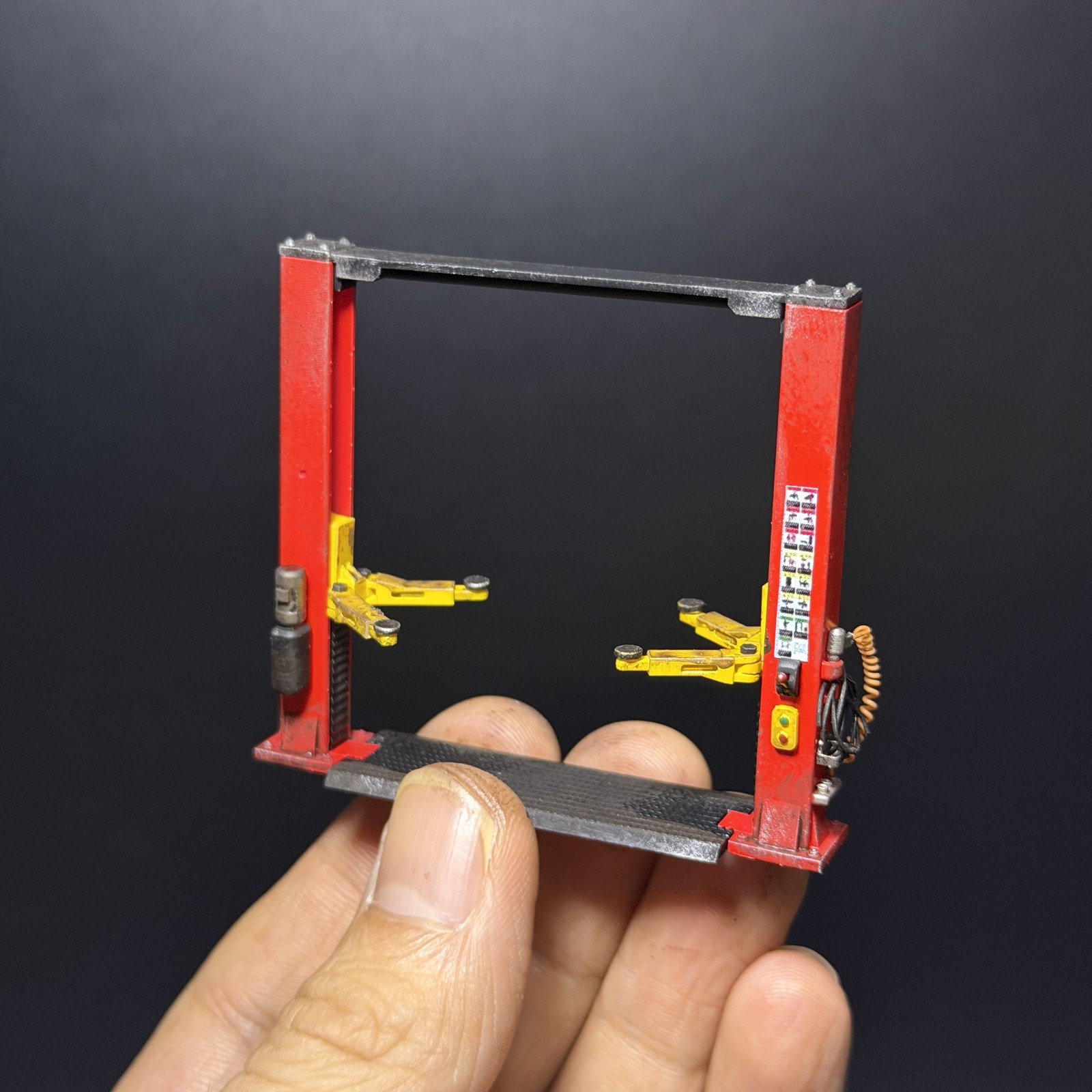 Diorama 1:64 Lift Dragon Model Adjustable Height Angle Garages Repair Scene Prop