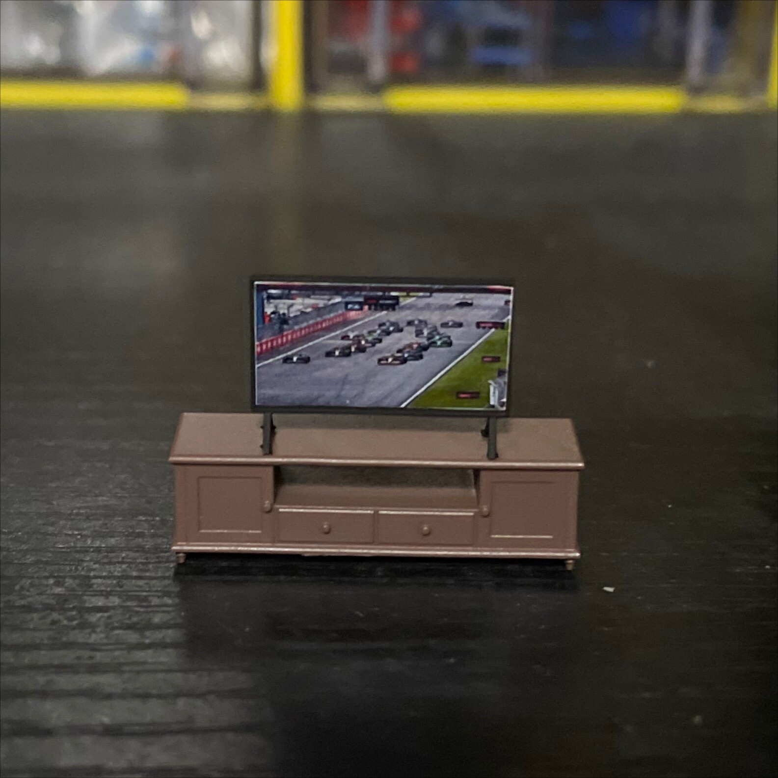 1:64 Diorama Car Garage TV Cabinet Model Repair Workshop Scene Accessories Props