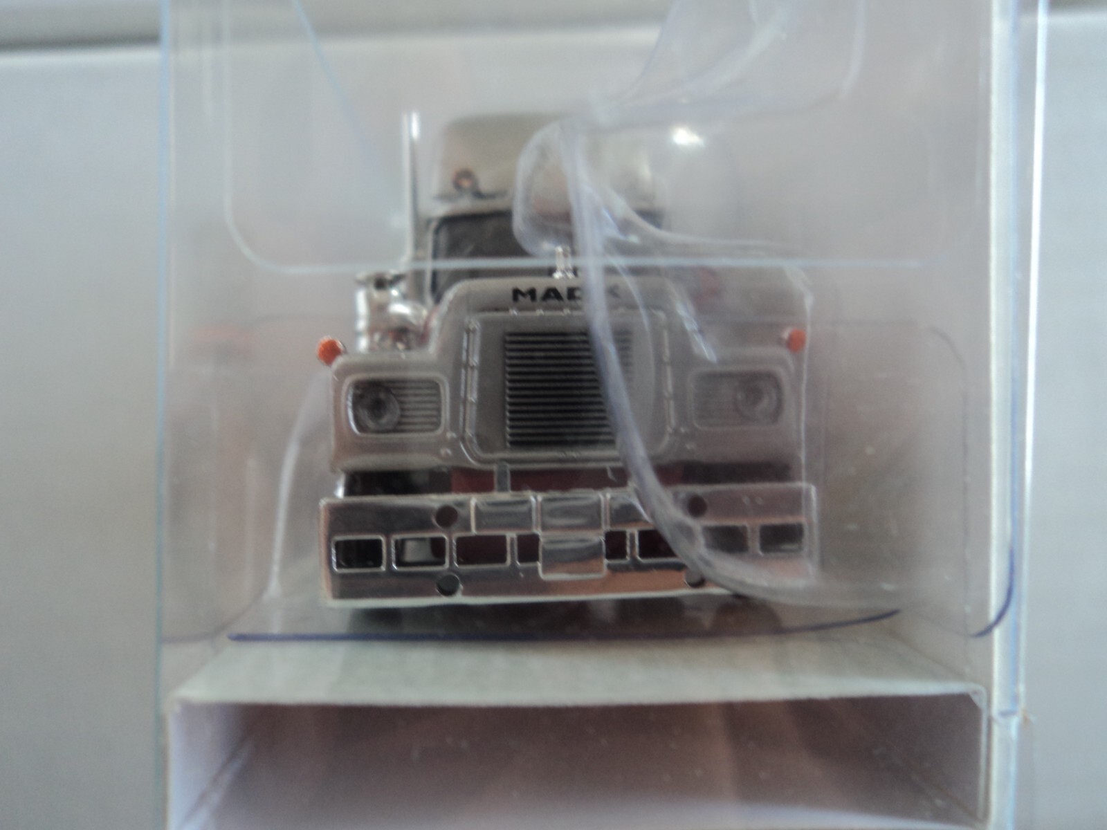 BREKINA 1966 MACK RS 700 TRACTOR SILVER / RED HO 1/87 PLASTIC