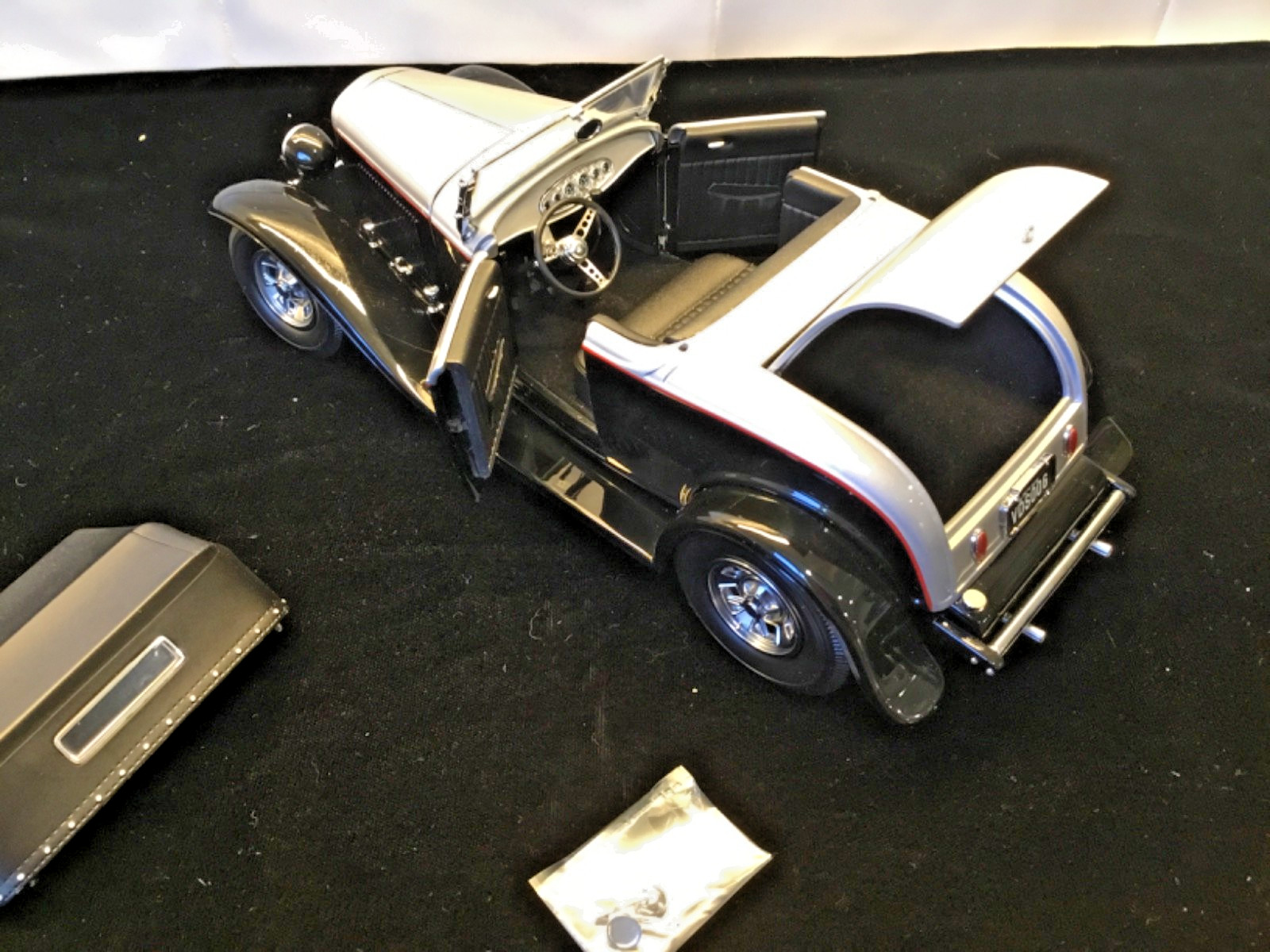 GMP 1:18 Diecast 1932 Ford Vintage Deuce #6 Fendered Highboy