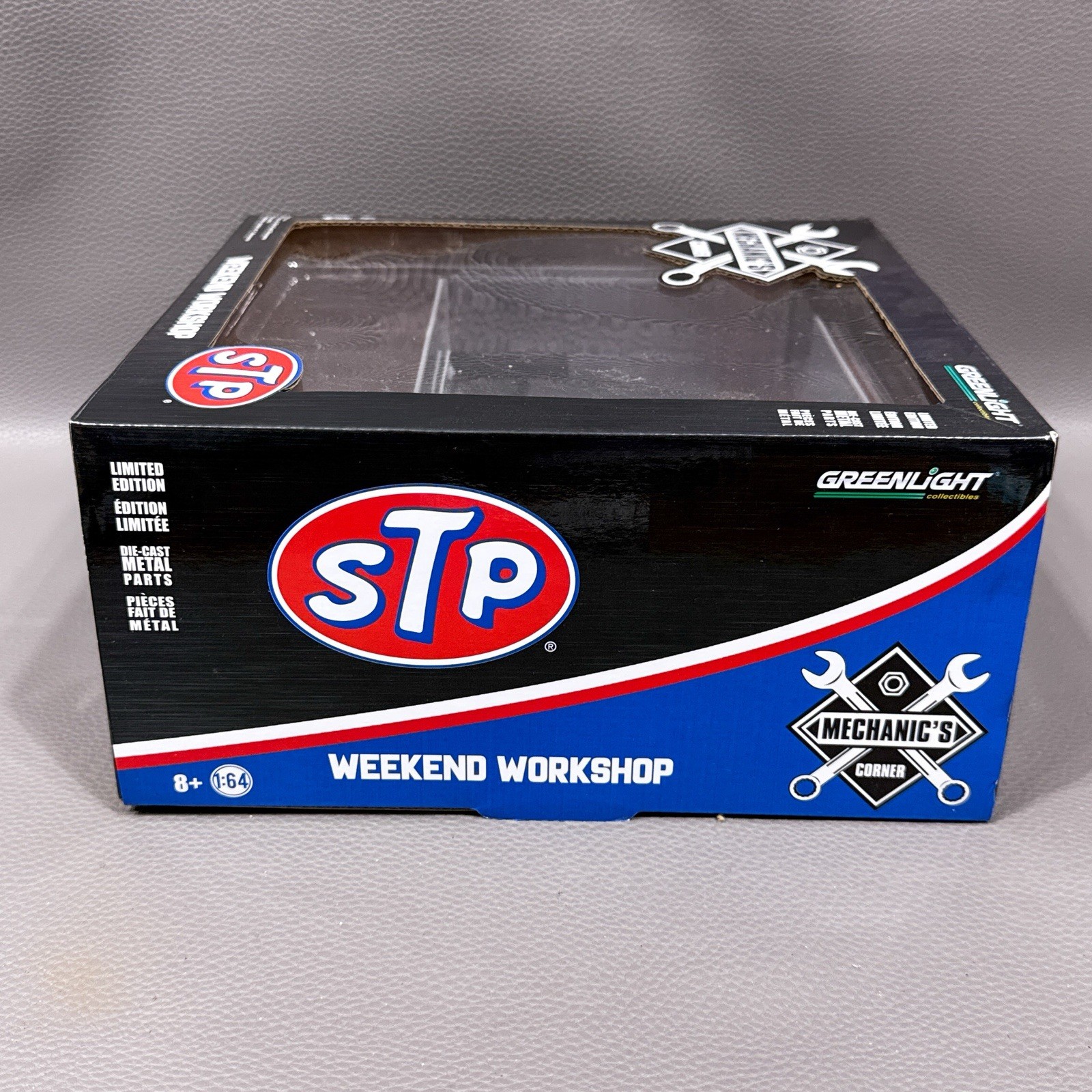 Greenlight Mechanic’s Corner STP Weekend Workshop 1:64 Scale Diorama & Figures