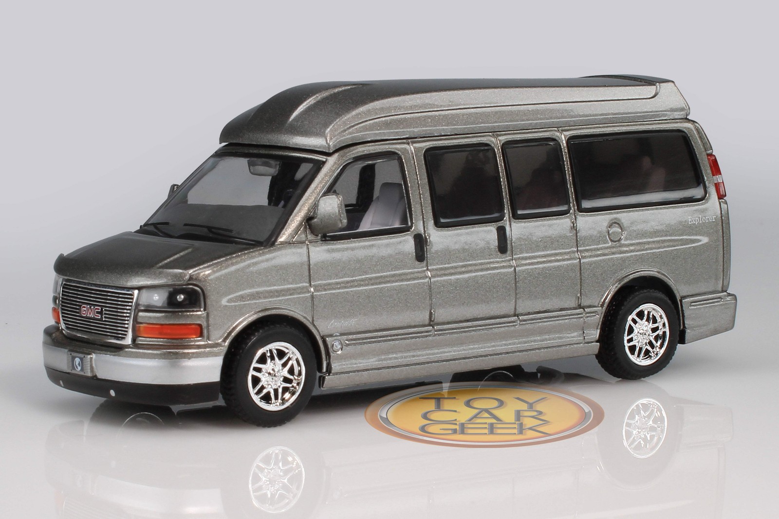 2006 GMC Savana Explorer Van 1:64 Shadow 287