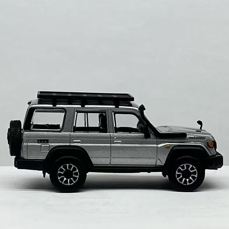 DBGT 1:64 Toyota Land Cruiser LC70 Suv Diecast Model Car Toy Collection