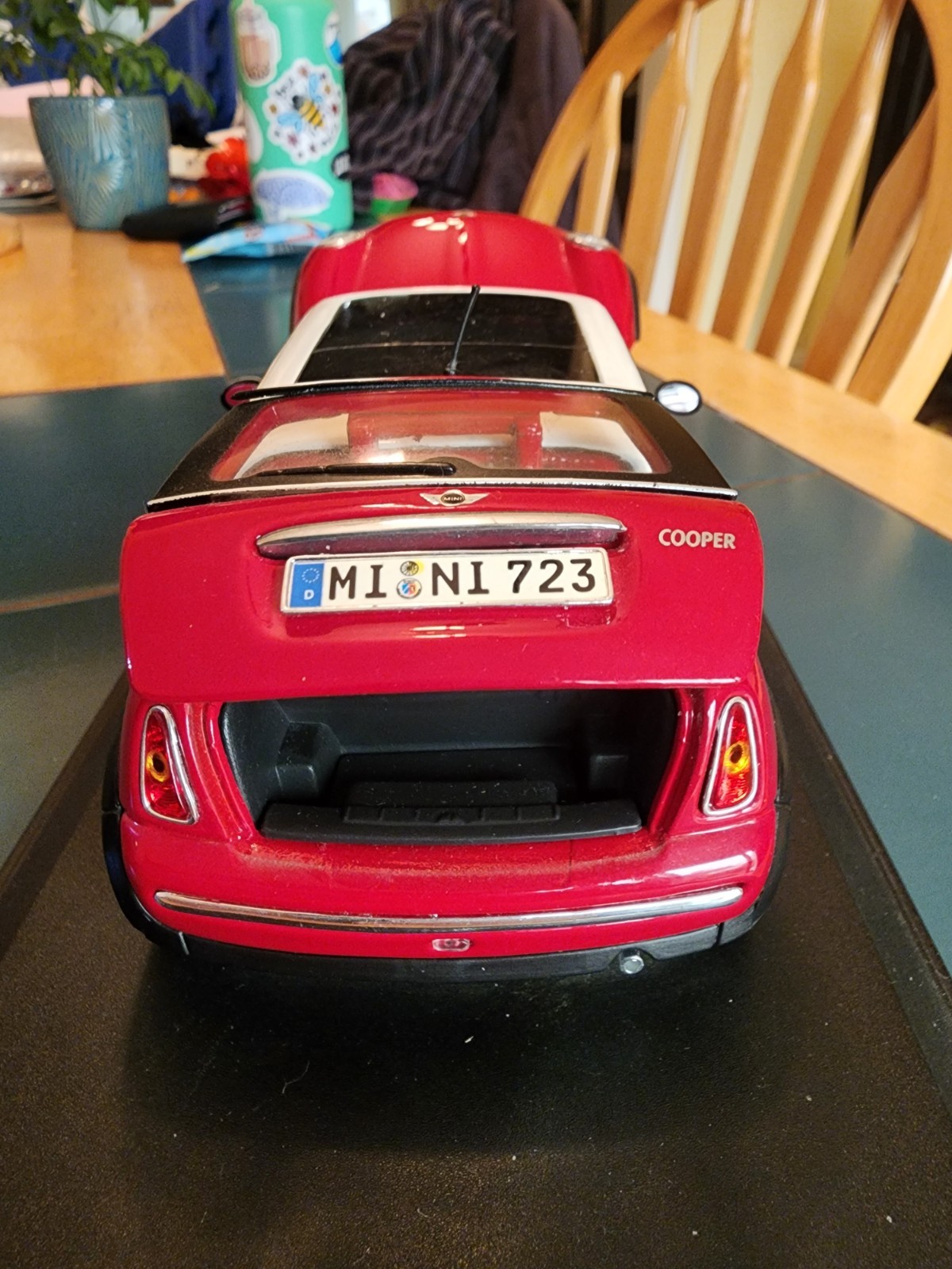 2005 Mini Cooper Red 1:18 Scale Maisto Model With Stand