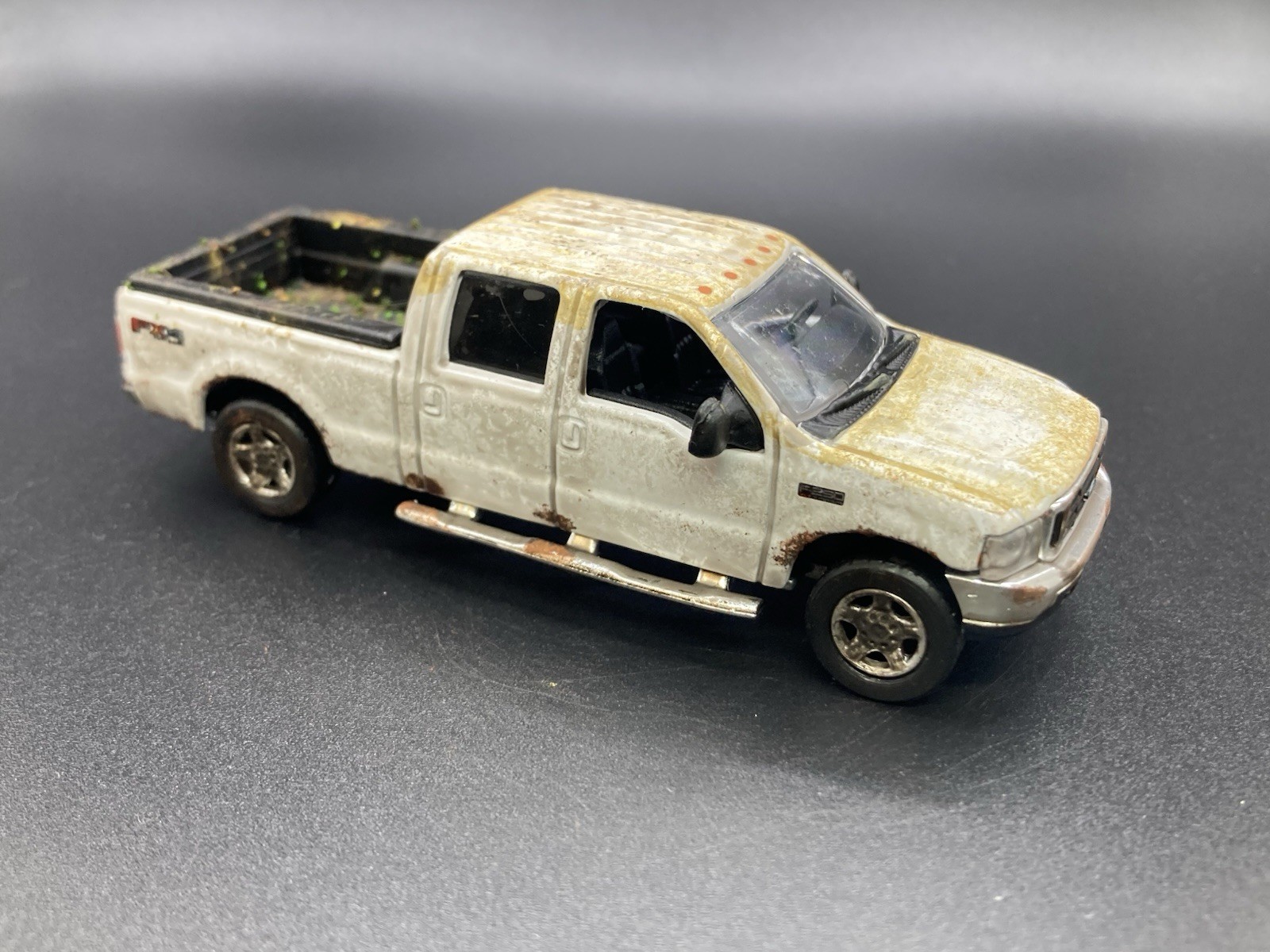 2004 Ford F-250 Weathered Rusty 1/64 Diecast Custom Super Duty 4×4 Pickup Truck