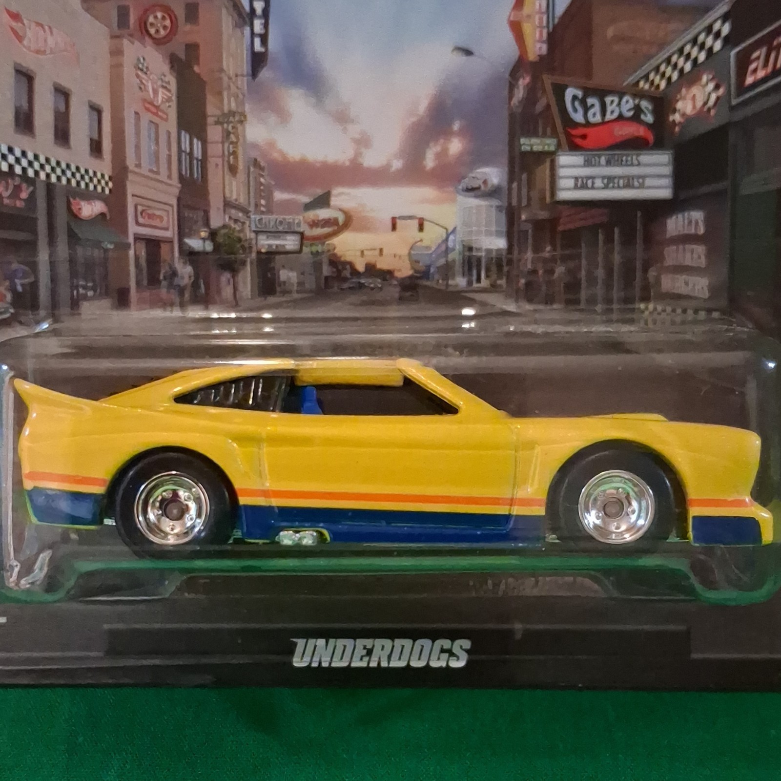Hot Wheels 2011 Boulrwal Riders Underdogs 1:64 78 Ford Mustang 2 Unopened Card