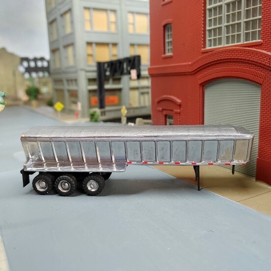 1/87 HO Scale Custom Built 3D Printed Chrome Triaxle Flowboy Dump Trailers.