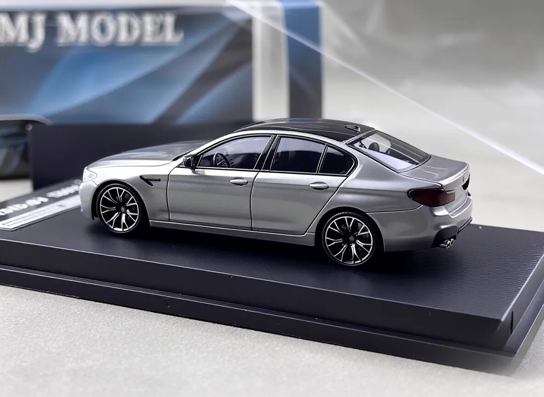 MJ 1:64 Gray M5 F90 Luxury Sedan Sports Model Diecast Metal Car