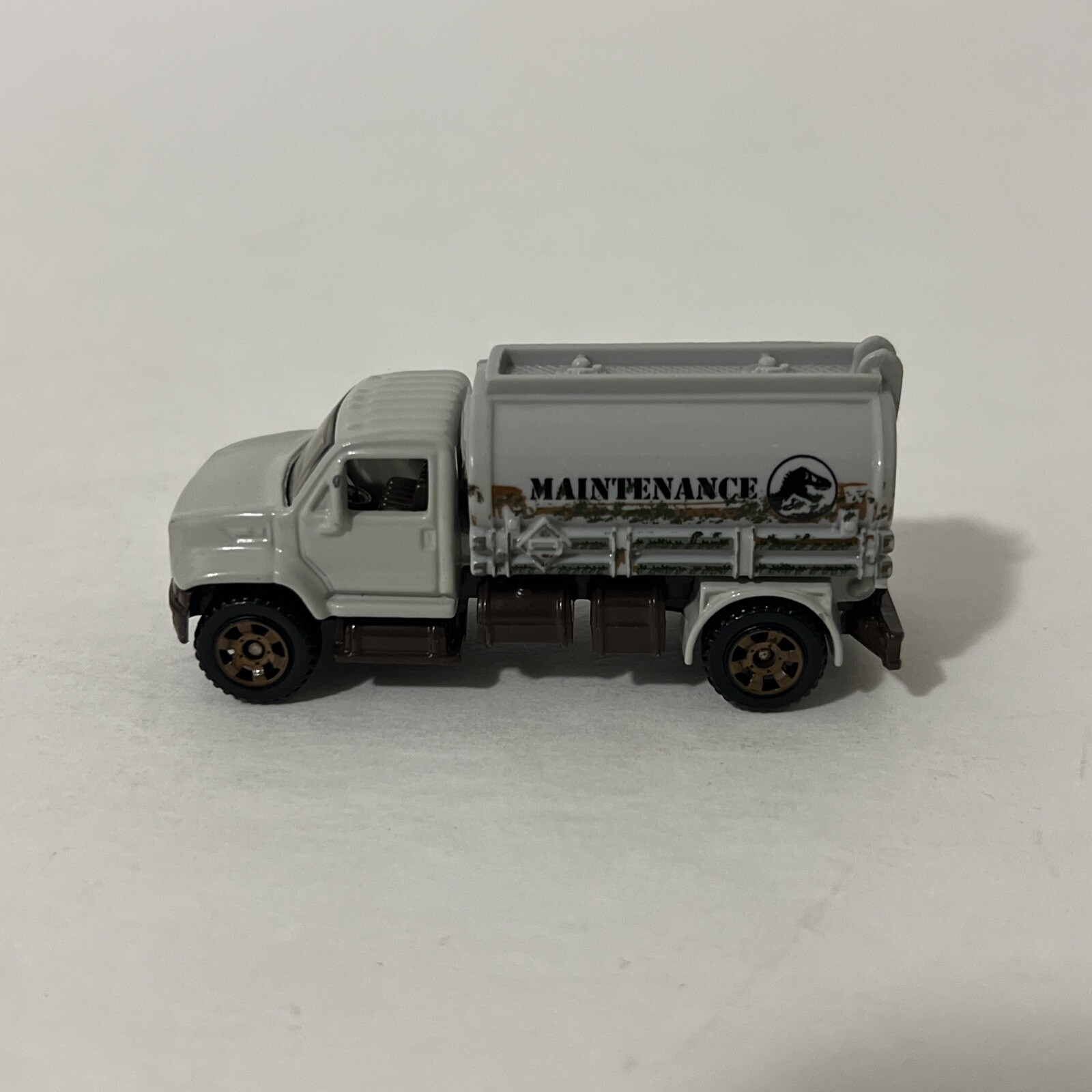Matchbox Cars Lot Of 5 Trucks 1:64 – Travel Tracker, Pop Art, School Bus & More