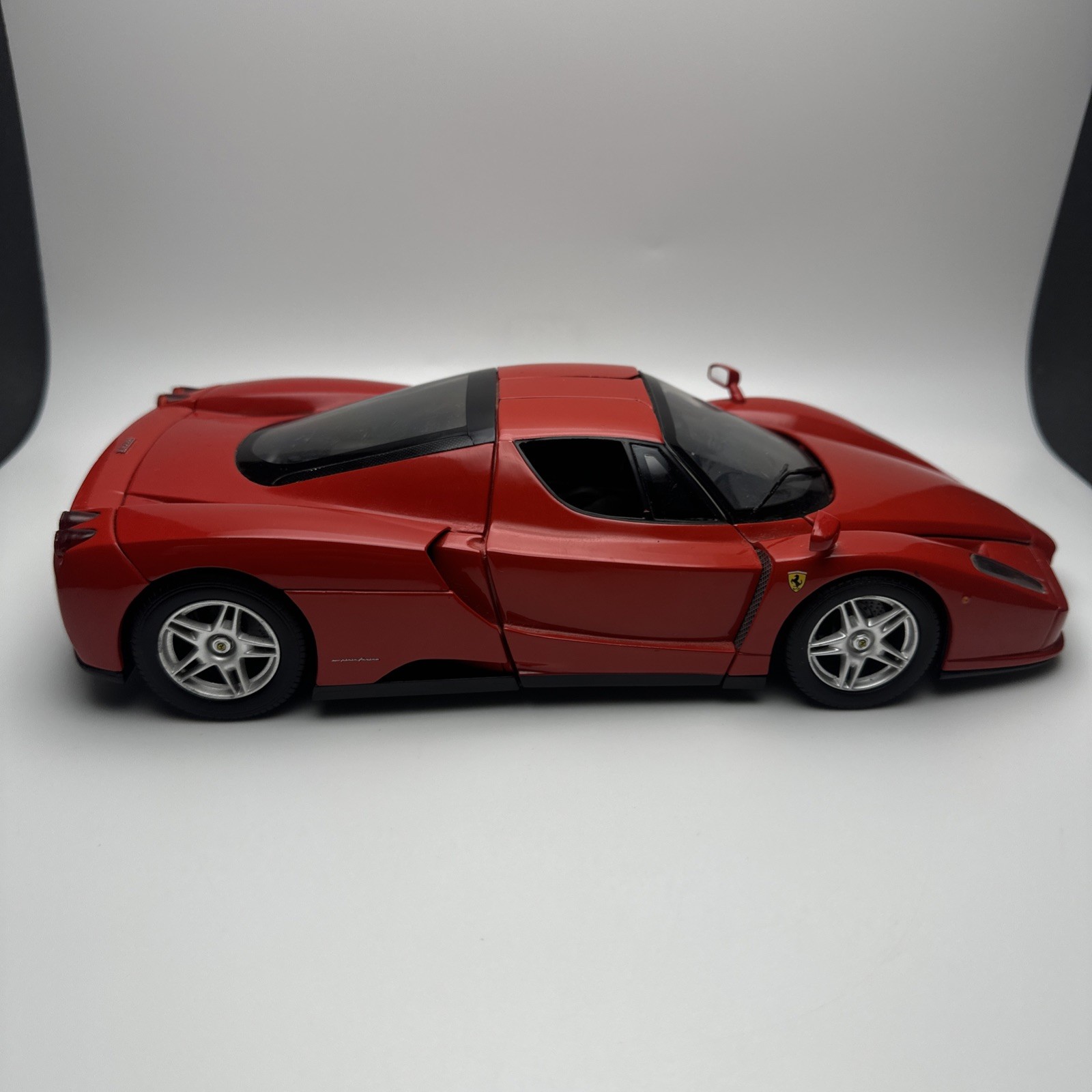 Enzo Ferrari – 1/18 1:18 – Hot Wheels Mattel 2002 – Red Diecast – Used No Box