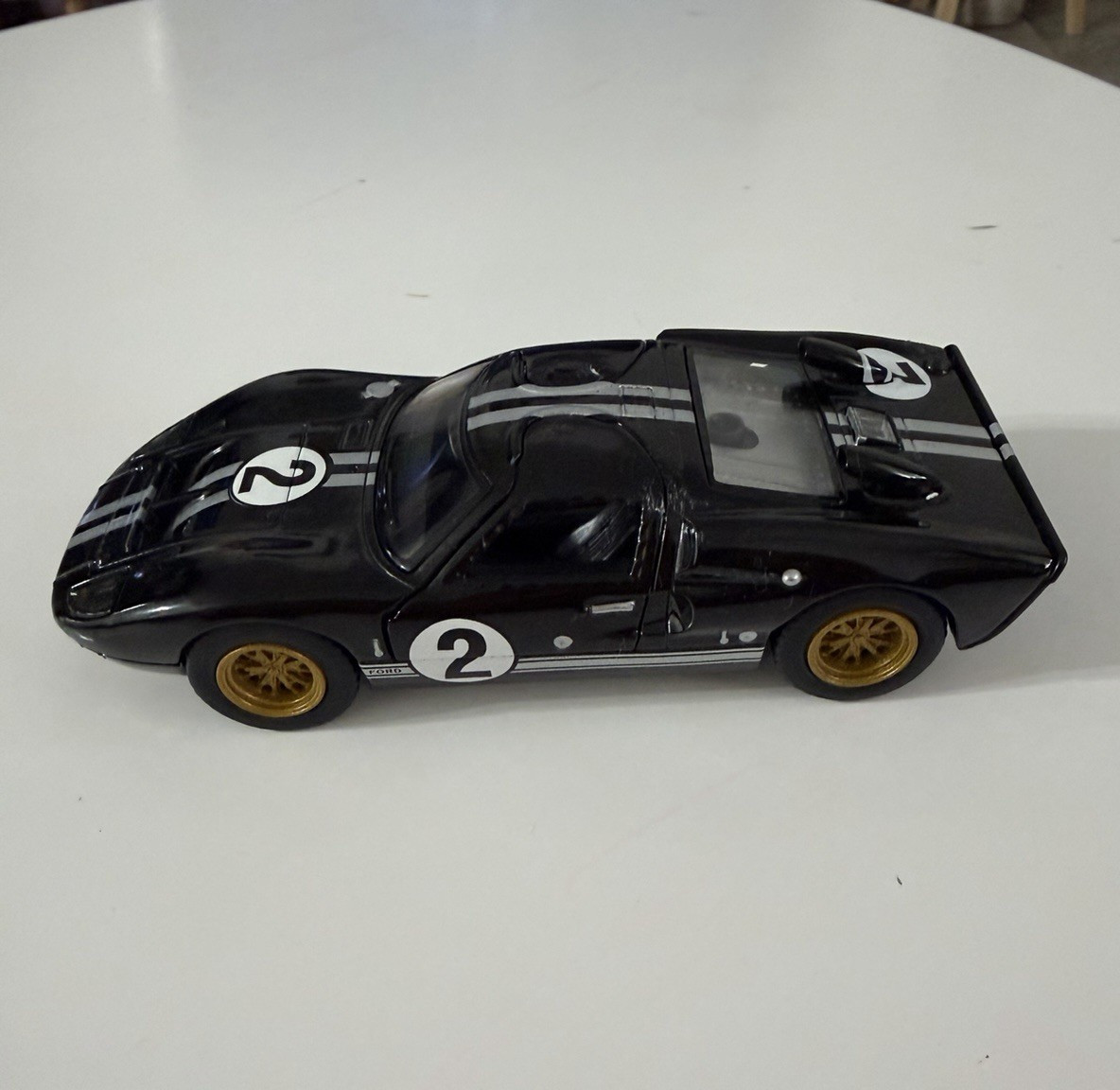 Kinsmart Ford GT40 1:36 Diecast Pull Back Car Black/White Stripes Gold Wheels