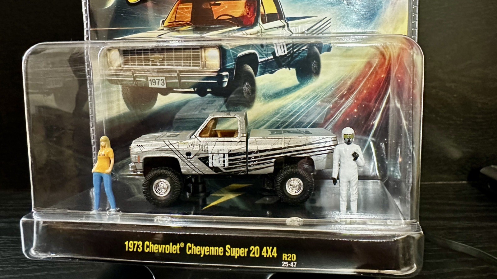 M2 Machines Diorama 1973 Chevrolet Cheyenne Super 20 4×4 Time Chase R20 New 2026