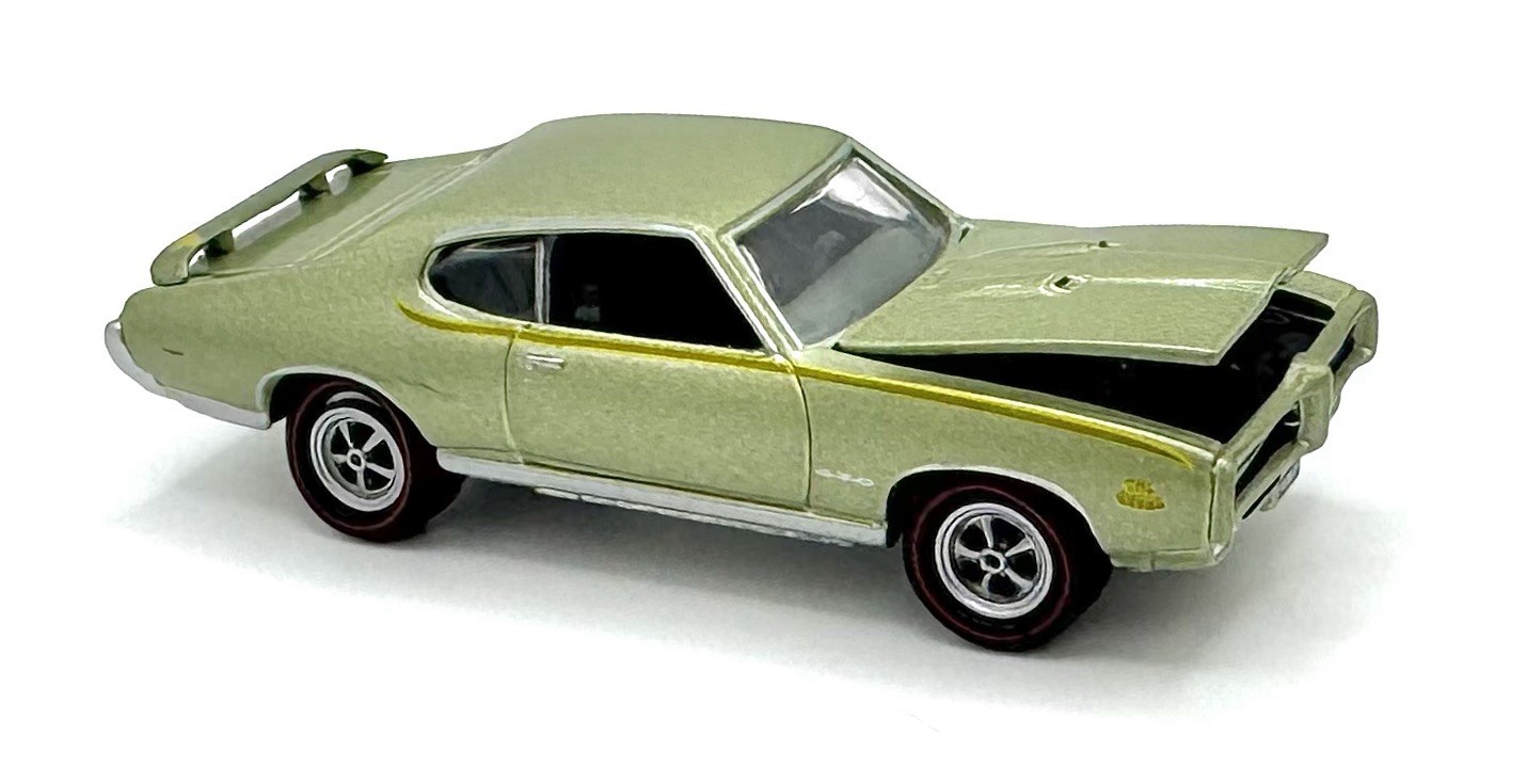 HTF 1969 Pontiac GTO Judge 6.6L 400 V8 – Limelight Green – 1:64 Scale – A Body