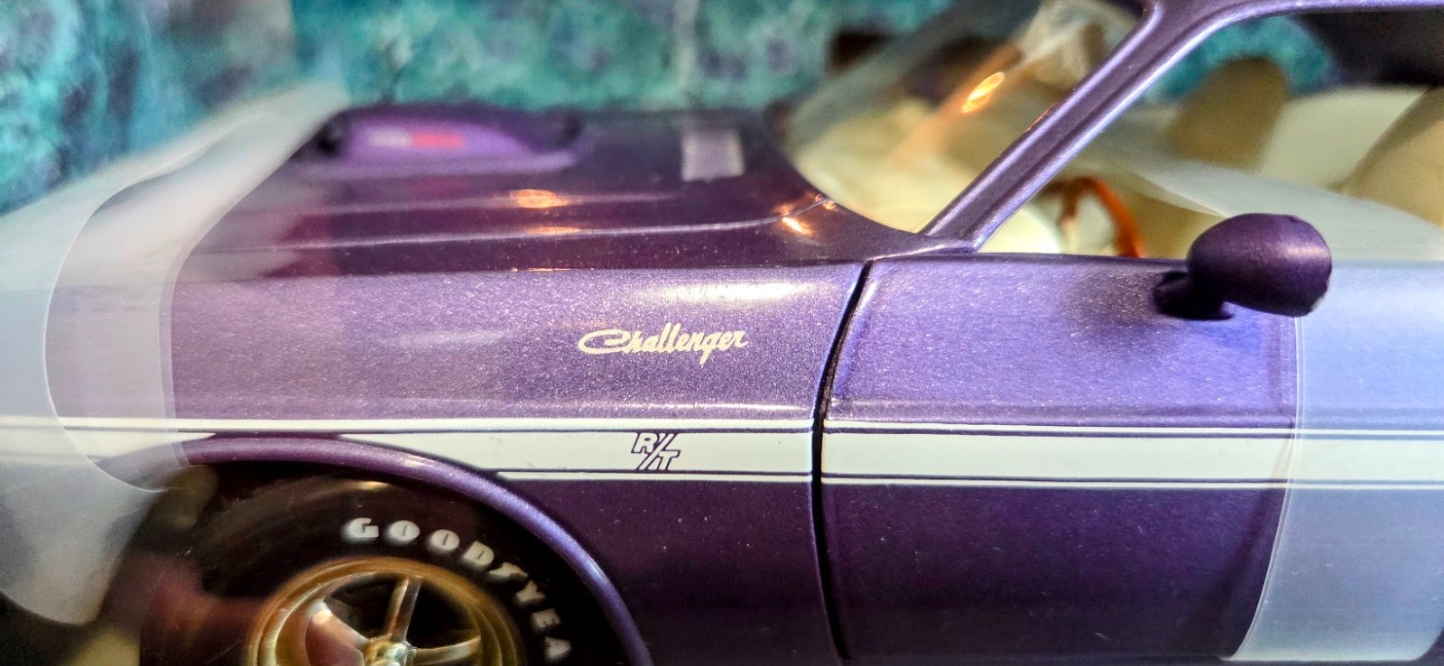 Vintage 1/18 Ertl 1970 Dodge Challenger R/T 426 HEMI Plum Crazy American Muscle