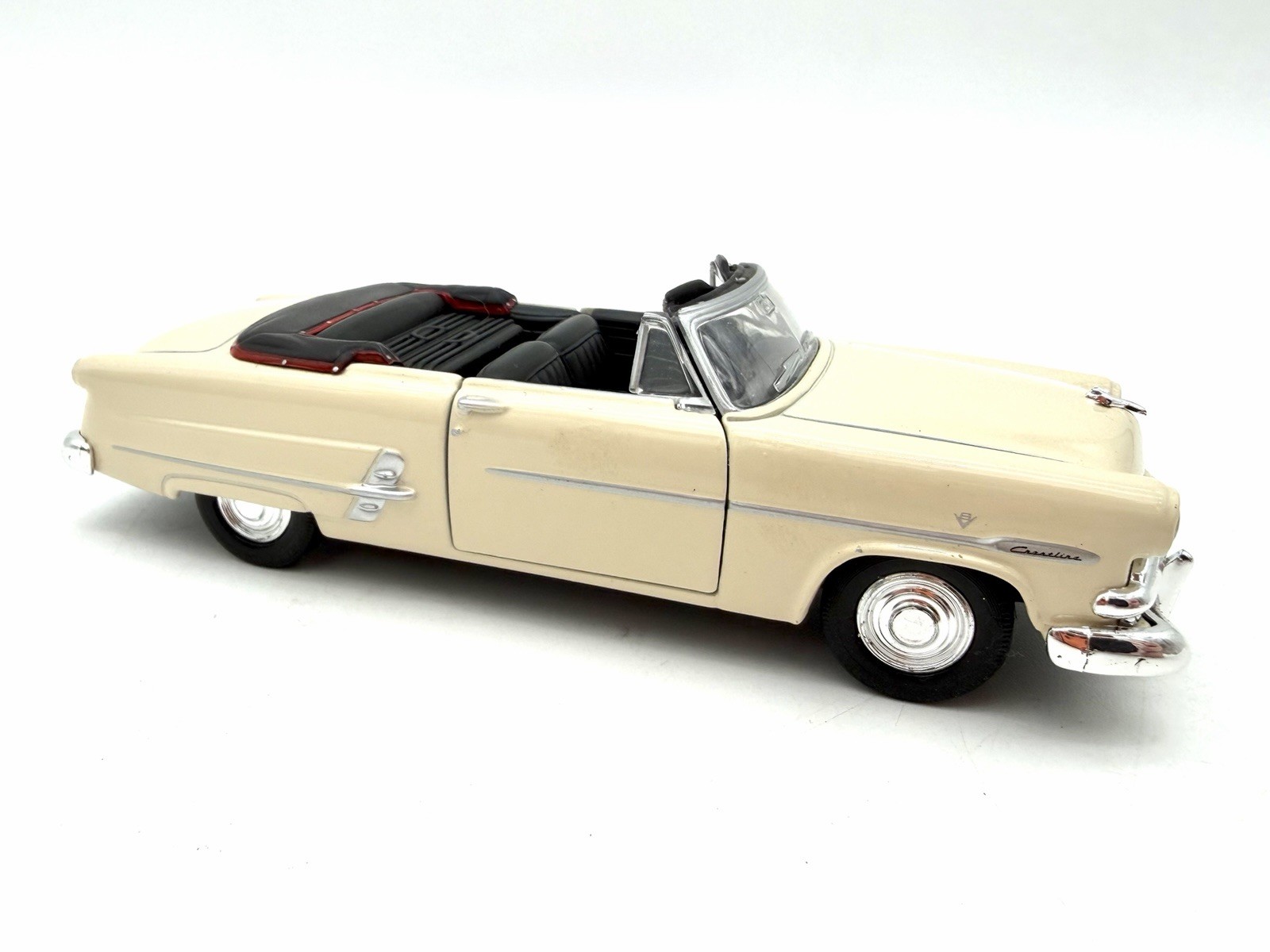 Welly 1953 Ford Crestline Sunliner Convertible Diecast 1:43