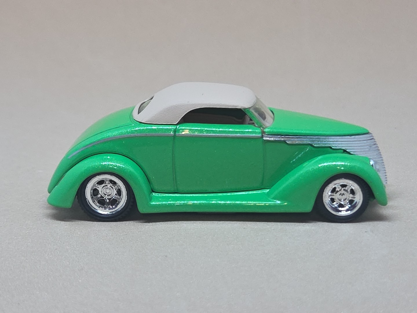 1937 ’37 FORD CUSTOM COUPE HOT ROD LIMITED EDITION COLLECTIBLE 1/64 SCALE GREEN