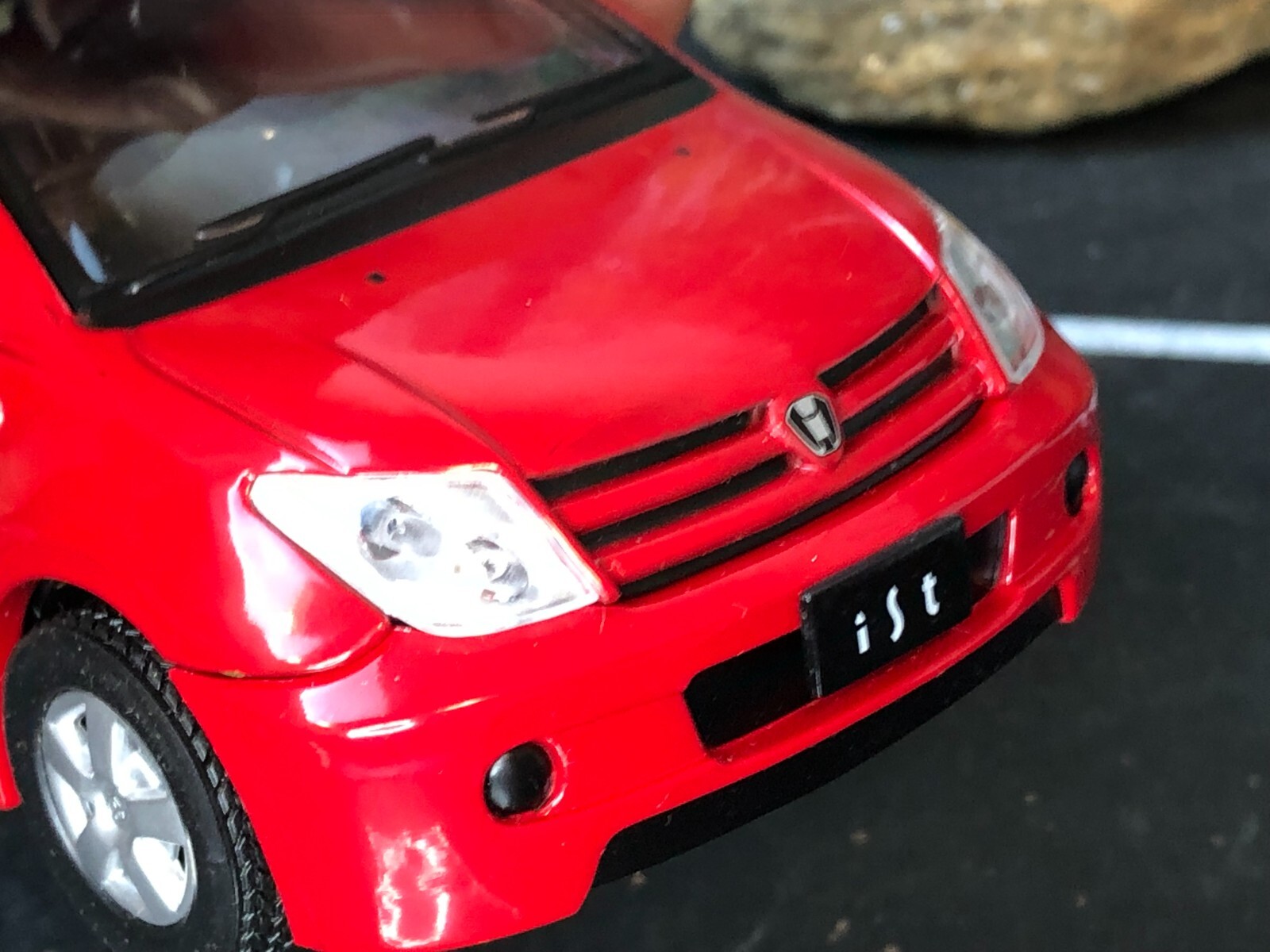 Imperfect 1:24 Diecast Car RED TOYOTA IST Official Licensed Product AS-IS