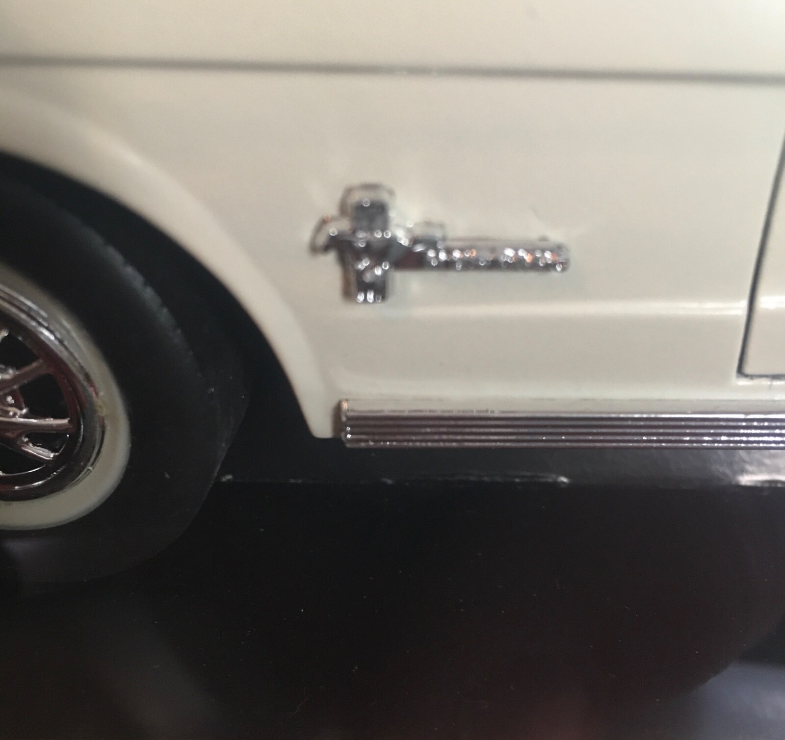 Ford Mustang 1964 1/2 White Convertible Vintage Mira Golden Line