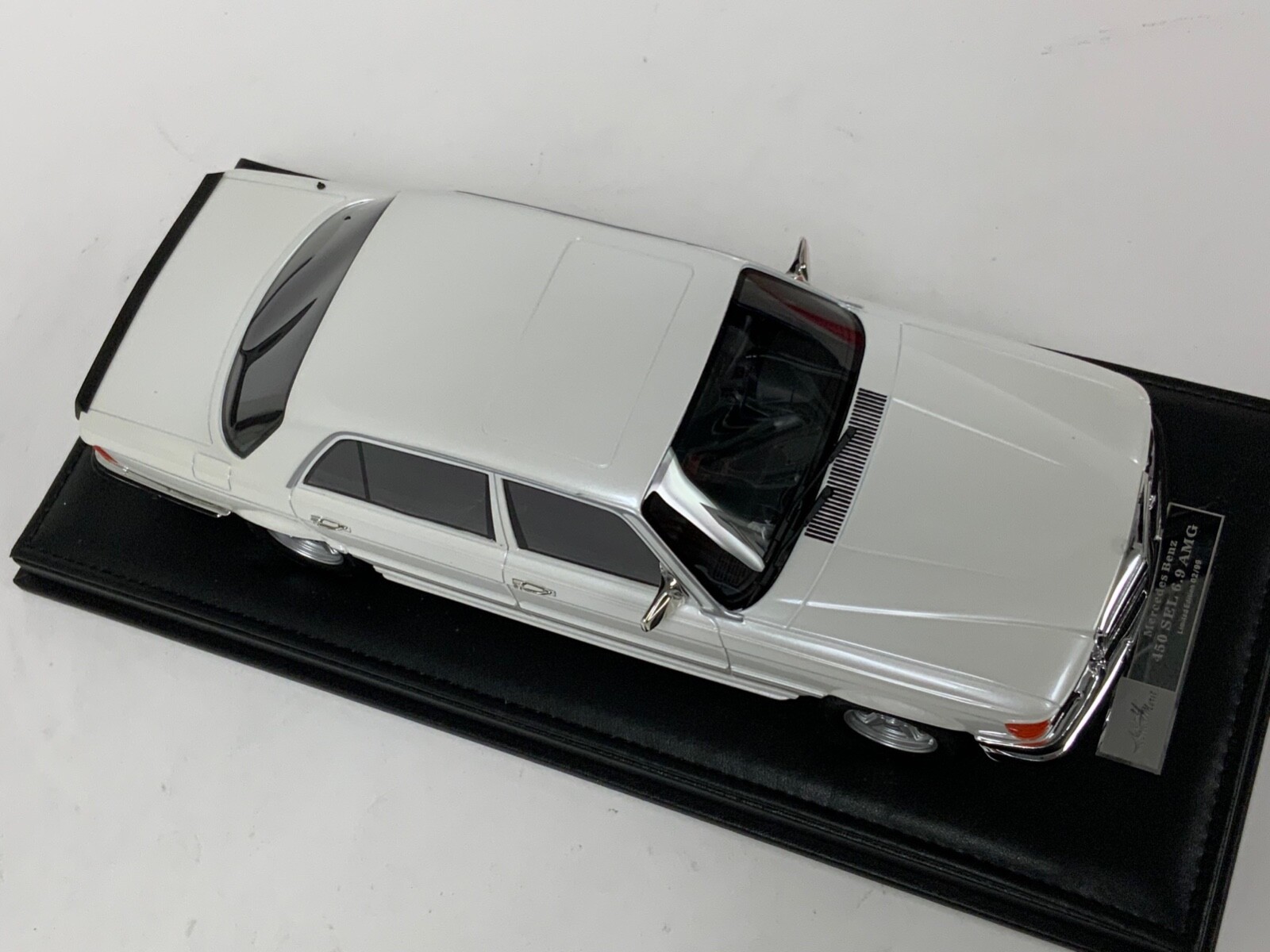 1/18 Ivy Models Mercedes Benz 450 SEL AMG 1972 W116 in White leather base 50 pcs