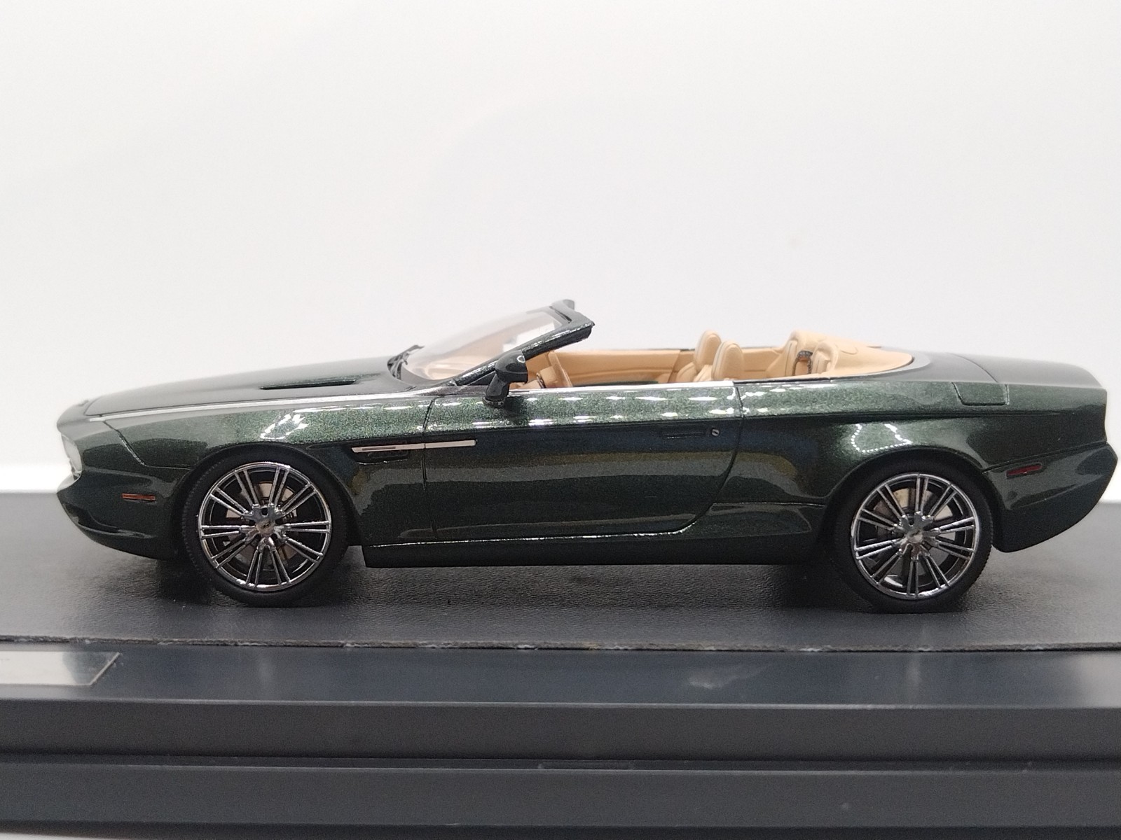MATRIX 1/43 Aston Martin DB9 Spyder Centennial Zagato 2013. Extremely Rare!