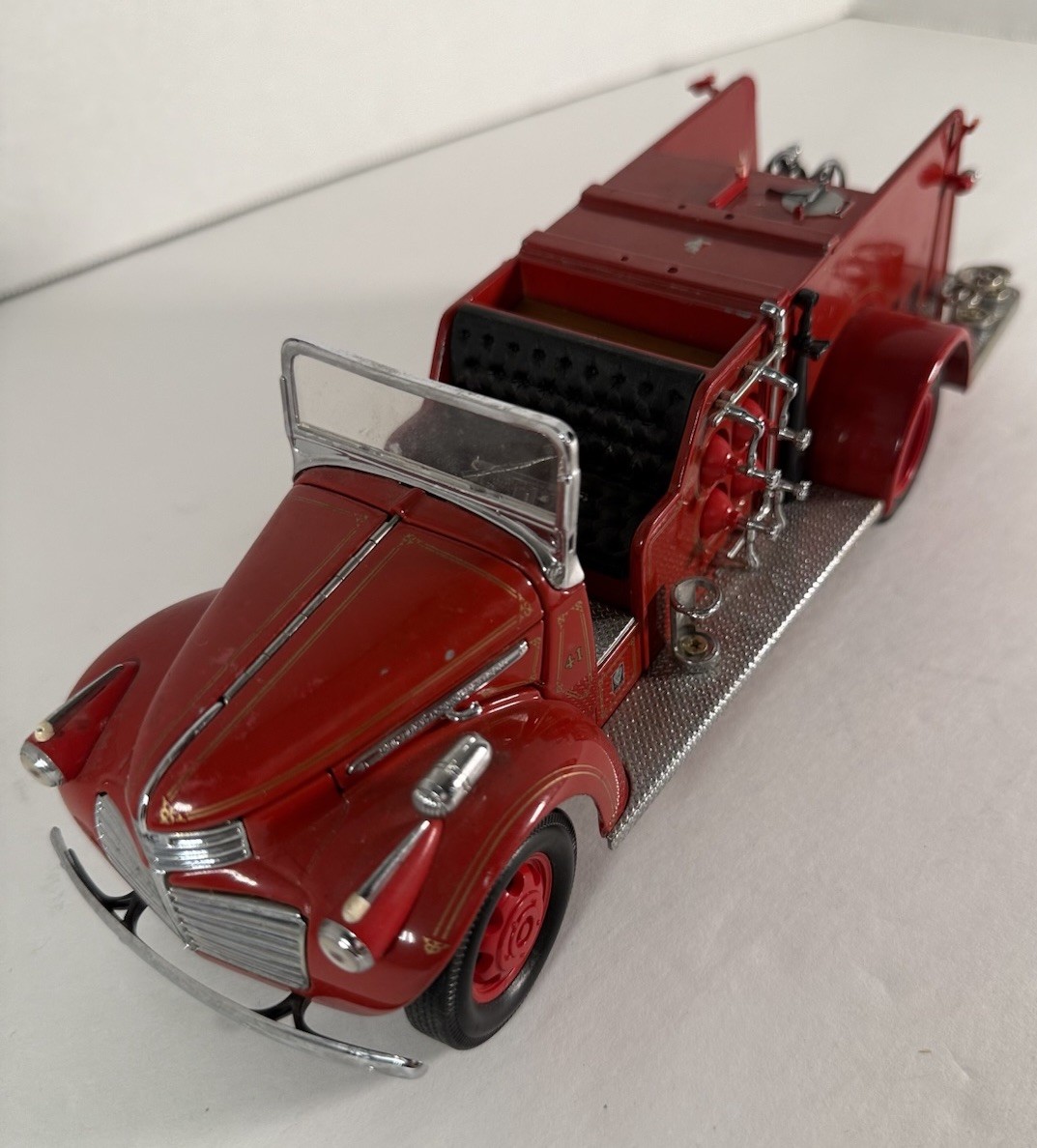 S1 1941 GMC Firetruck Red Fire Truck Yat Ming 1/24 Diecast #20068 – Vibrant NIB