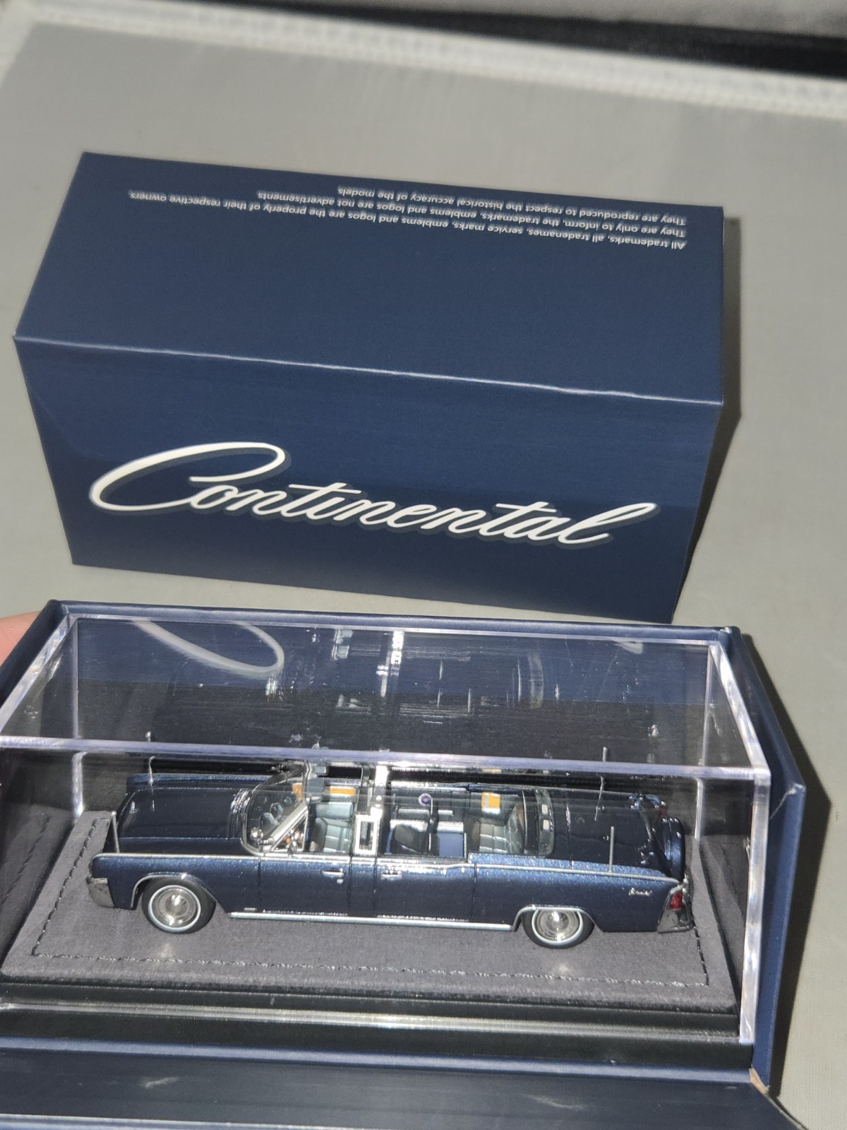 GOC 1:64 1961 Lincoln Continental X100 Luxury Limousine Model Diecast Blue JFK